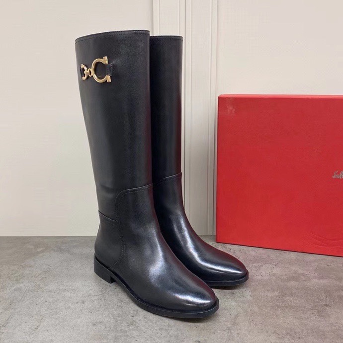 Salvatore Ferragamo Gancini Boots: Design, Materials, and Price Summary - 图片 1