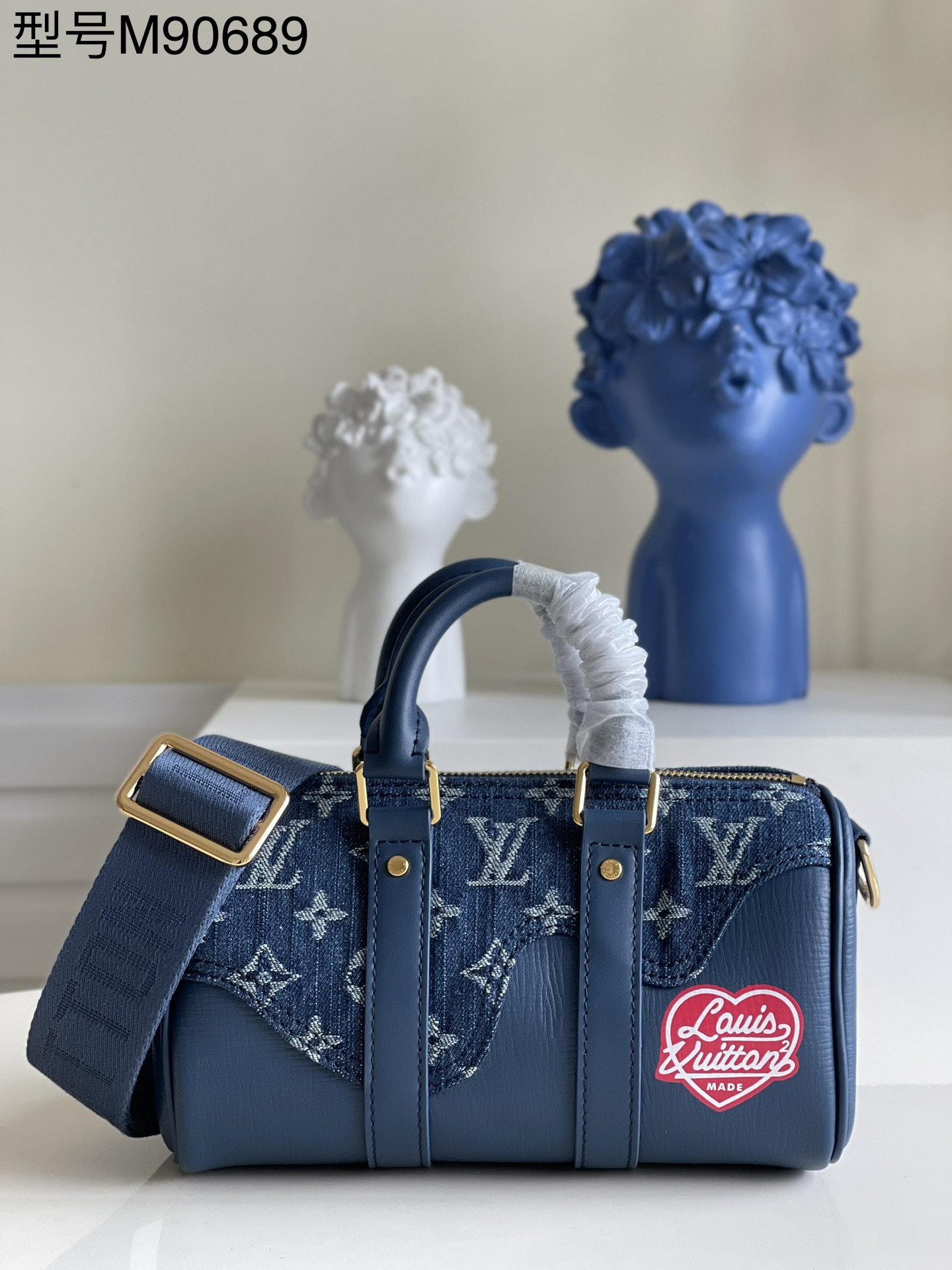 NO:398108,[Exclusive real photo M90689 blue] M-22 autumn and winter Everyday l v capsule series!  This series uses retro monogram floral materials to embellish the new louis vuittonl logo, making the bag full of youthful atmosphere. The bold and young color scheme and unique design are amazing enough, which is too eye-catching. Size 21×9×12cm.W.770, LV [original leather], louis vuitton, louis vuitton, louis vuitton19860909【独家实拍M90689蓝色】M-22秋冬Everyday l v胶囊系列！这个系列用了复古的monogram花料点缀全新louis vuittonl标识,使包袋充满年轻的气息,大胆年轻的配色和别具一格设计足够惊艳,太惹眼了 尺寸21×9×12cm.W.770,LV【原厂皮】,louis vuitton,louis vuitton,Bag