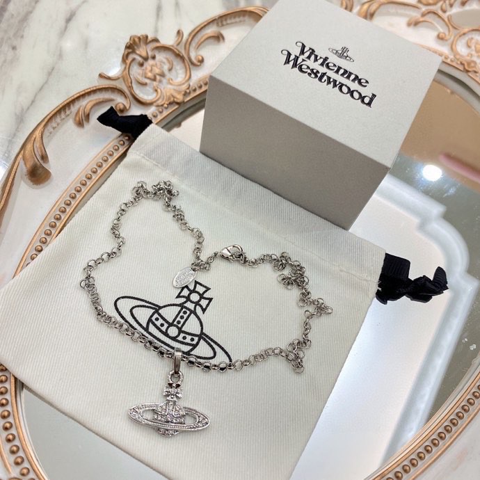 NO:103470,The popular brand Queen Mother Vivienne [Saturn Planet Necklace] How can there be less exquisite jewelry in the list of women's essential items?  Jewelry is the focus of the overall matching effect, it is a good object to enhance taste. Create a noble temperament that belongs to you and impress the male god in your heart. Fashion Godmother Activity for the Americans until old age, Queen Mother of the Cities necklace, necklace19860909火爆 大牌 西太后Vivienne【 土星 星球 项链】女人必备单品list里,怎么少得了精致的首饰？首饰是整体搭配效果的重点,是提升品味的好物件.打造专属于自己的高贵气质,让心中的男神折服. 时尚教母 活动老美到老,西太后项链,necklace,Jewelry