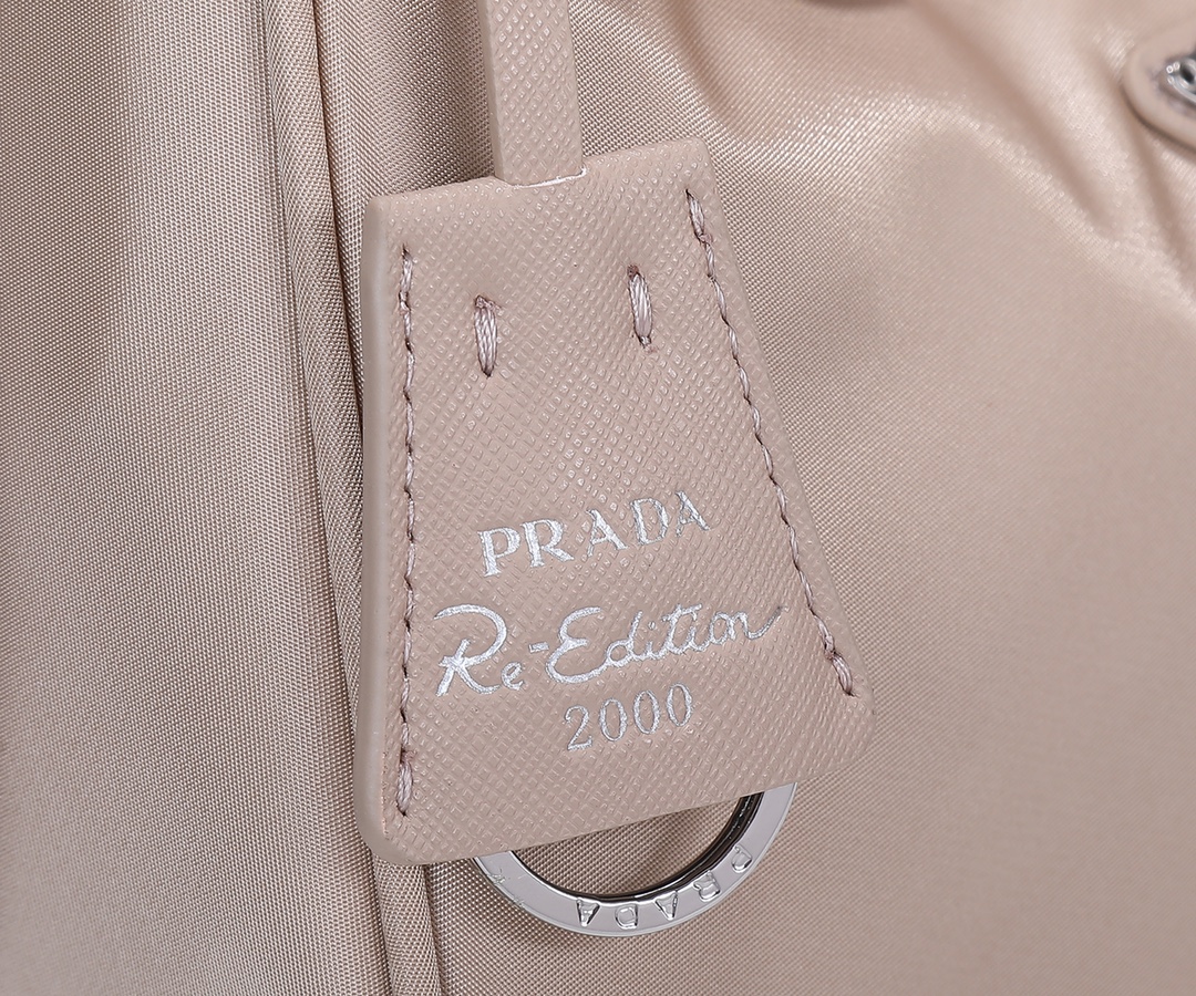 Prada HOBO…肯豆同款 女士尼龙单肩包 型采用进口 降落伞布料 轻便又实用的Hobo腋下包