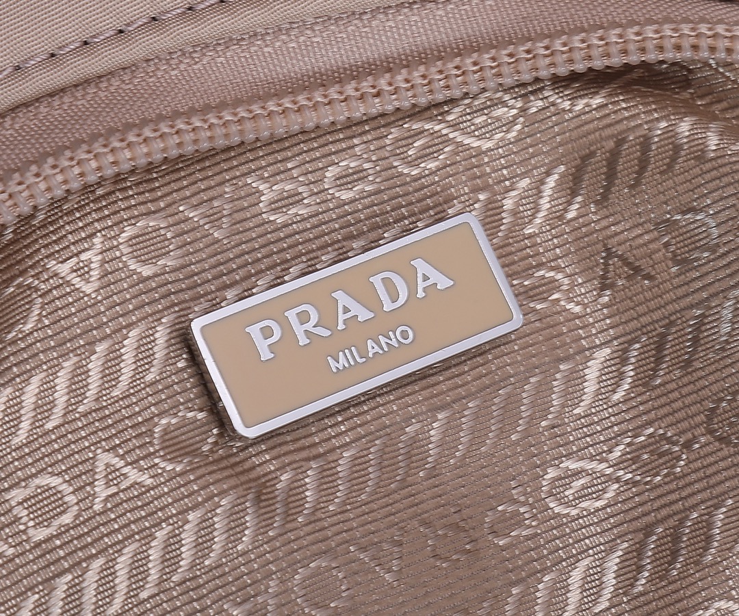Prada HOBO…肯豆同款 女士尼龙单肩包 型采用进口 降落伞布料 轻便又实用的Hobo腋下包