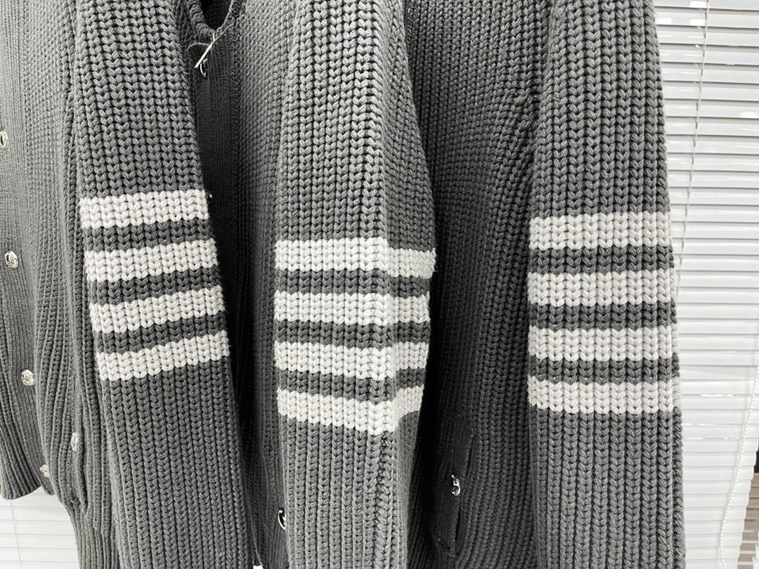 톰브라운 남성 가디건 143048 Thom Browne Cardigan 상세 이미지 7