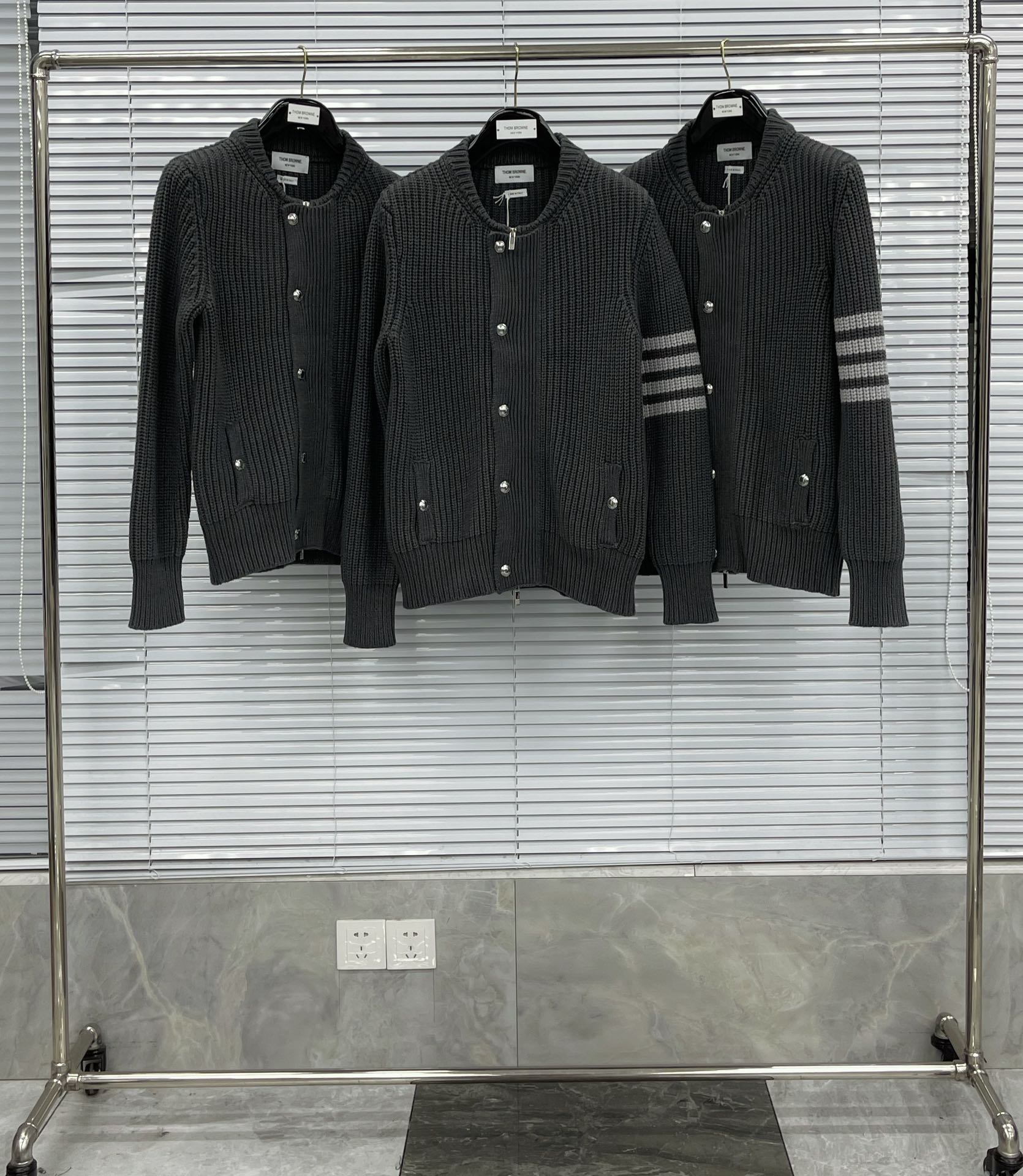 톰브라운 남성 가디건 143048 Thom Browne Cardigan 상세 이미지 2