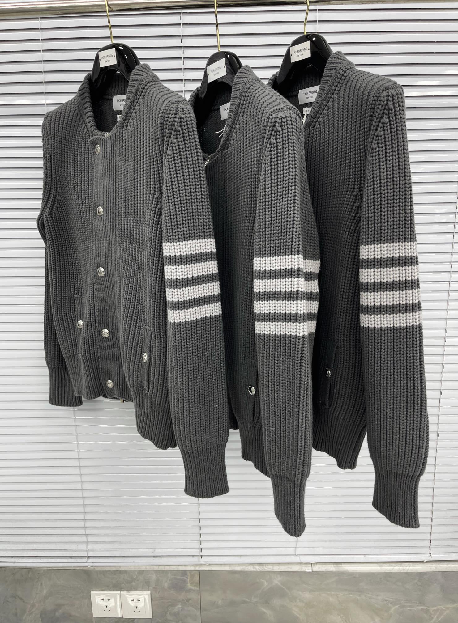 톰브라운 남성 가디건 143048 Thom Browne Cardigan 상세 이미지 6