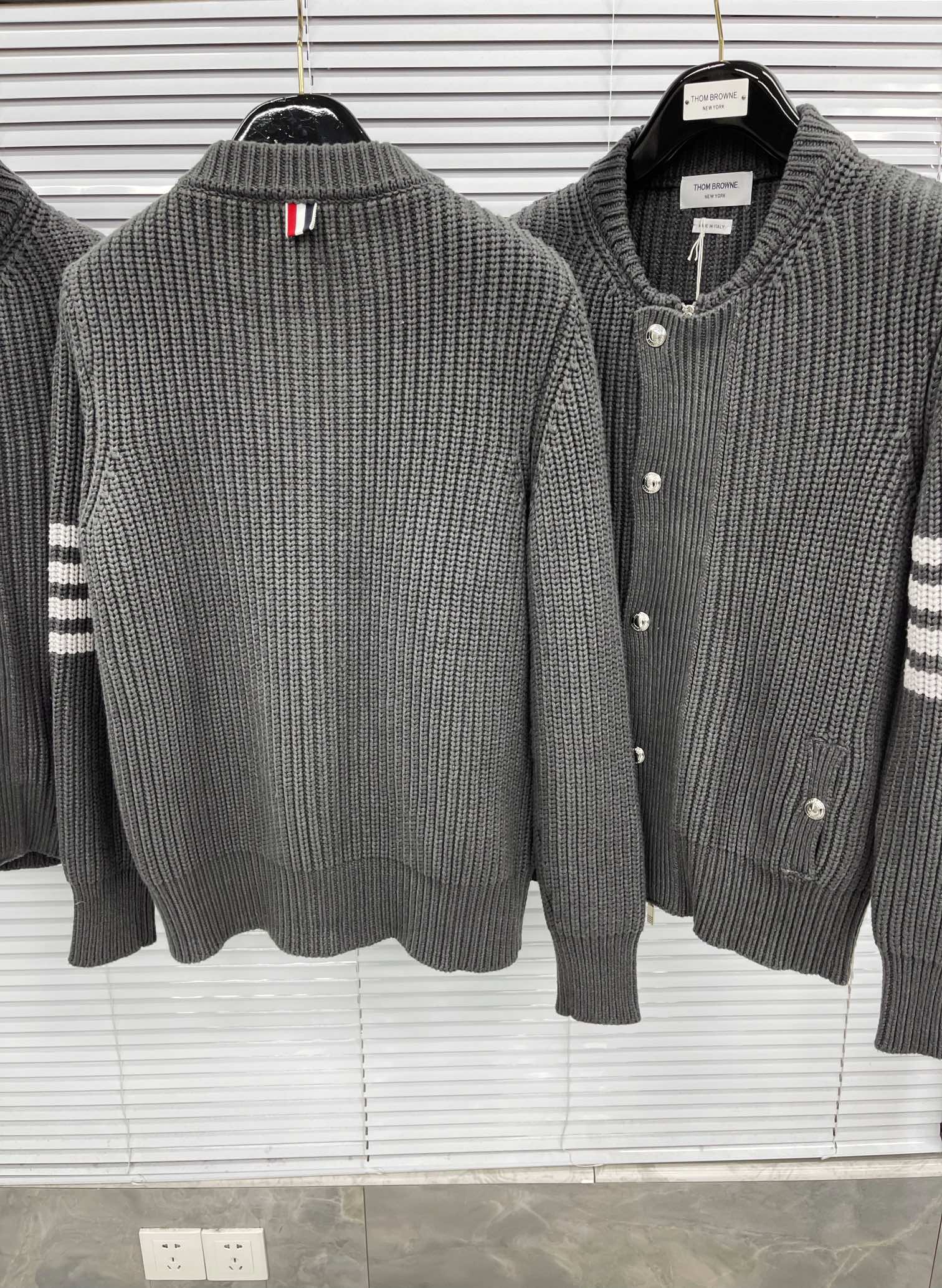 톰브라운 남성 가디건 143048 Thom Browne Cardigan 상세 이미지 4