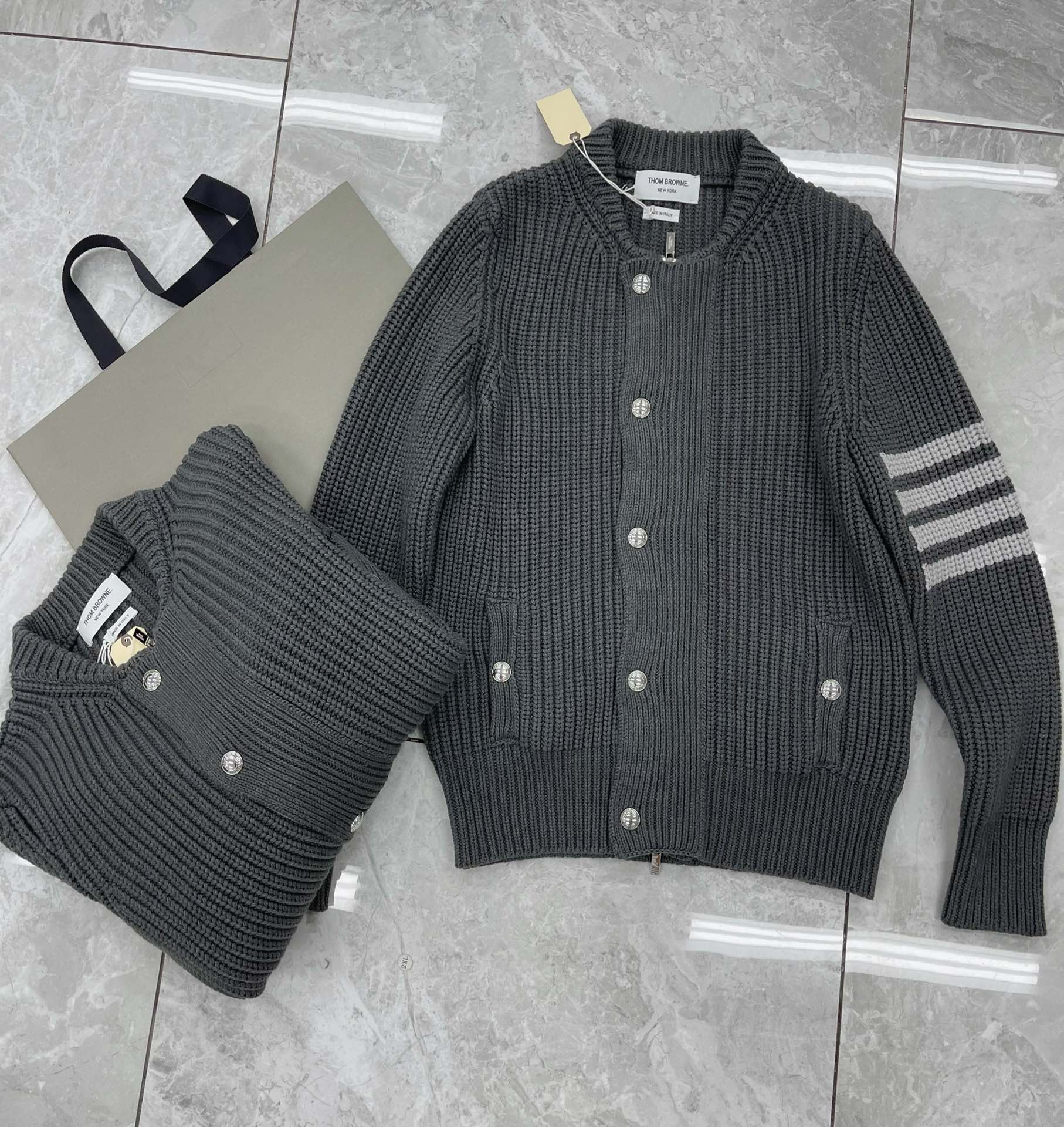 톰브라운 남성 가디건 143048 Thom Browne Cardigan 상세 이미지 9