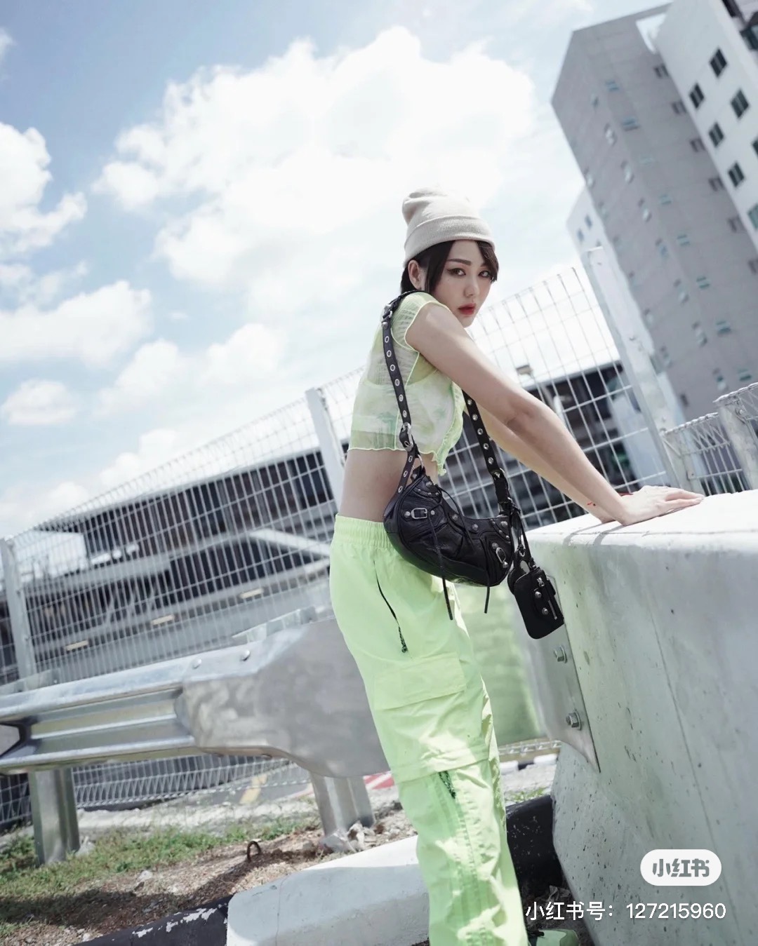 Balenciaga Le Cagole 26CM 抓皱牛皮月牙包 671309黑色