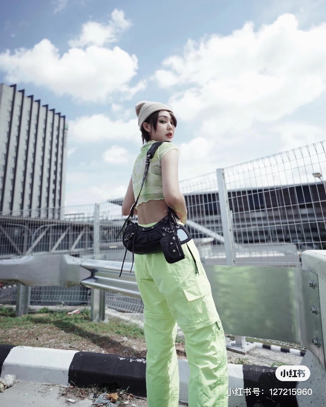 Balenciaga Le Cagole 26CM 抓皱牛皮月牙包 671309黑色