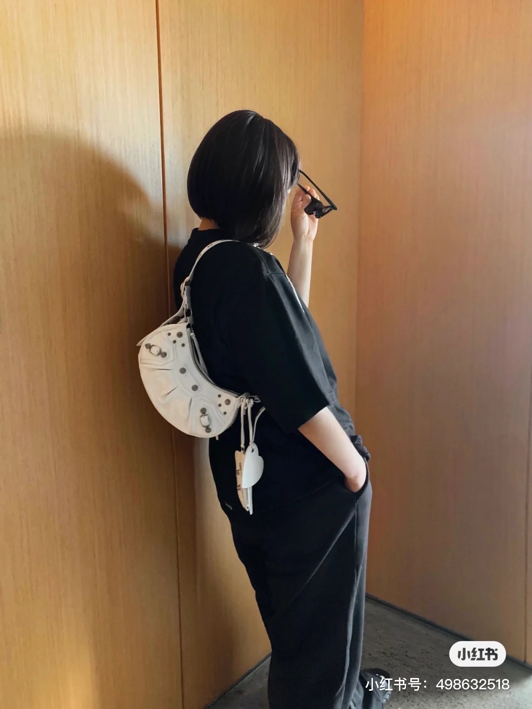 Balenciaga Le Cagole 26CM 抓皱牛皮月牙包 671309奶白色