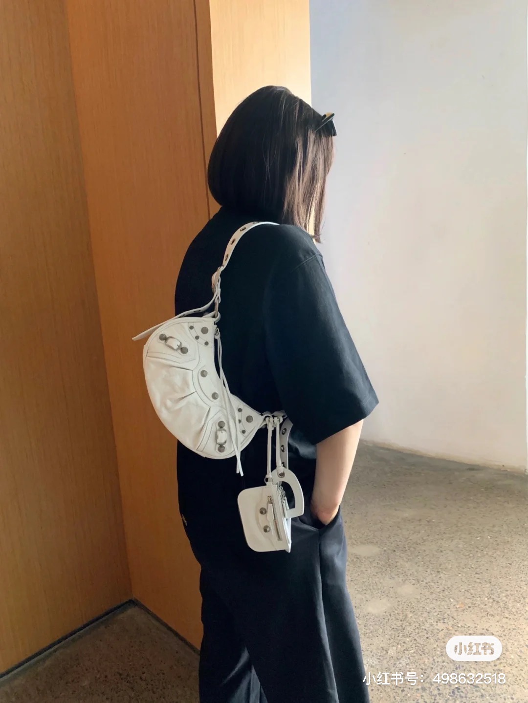Balenciaga Le Cagole 26CM 抓皱牛皮月牙包 671309奶白色