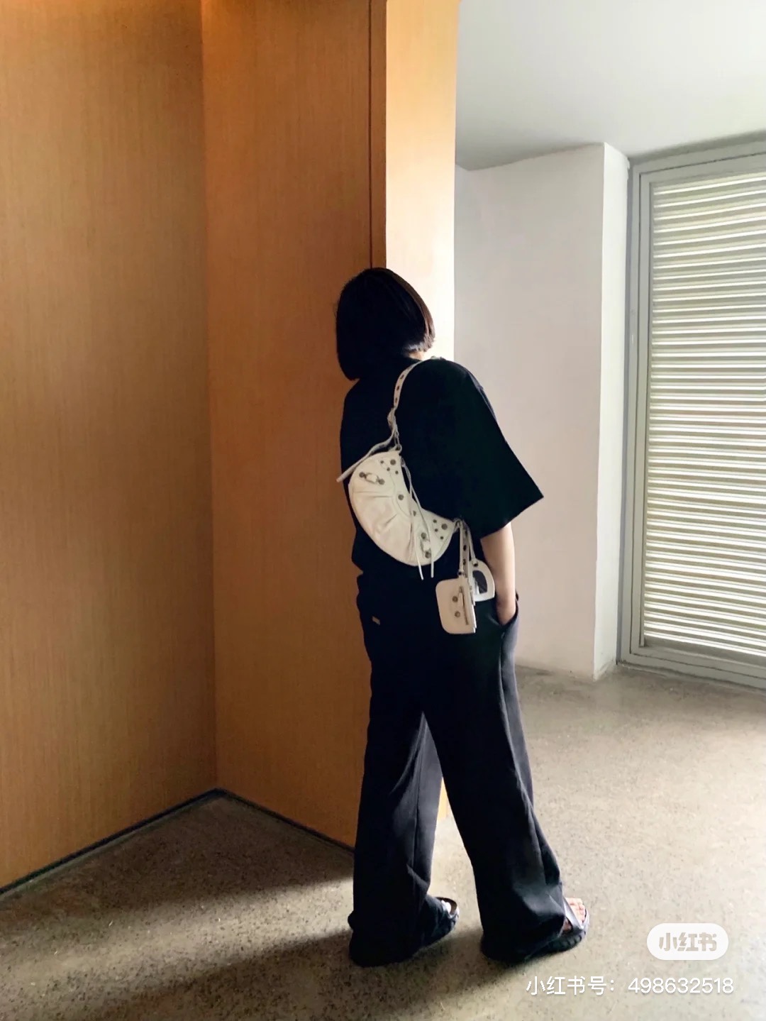 Balenciaga Le Cagole 26CM 抓皱牛皮月牙包 671309奶白色