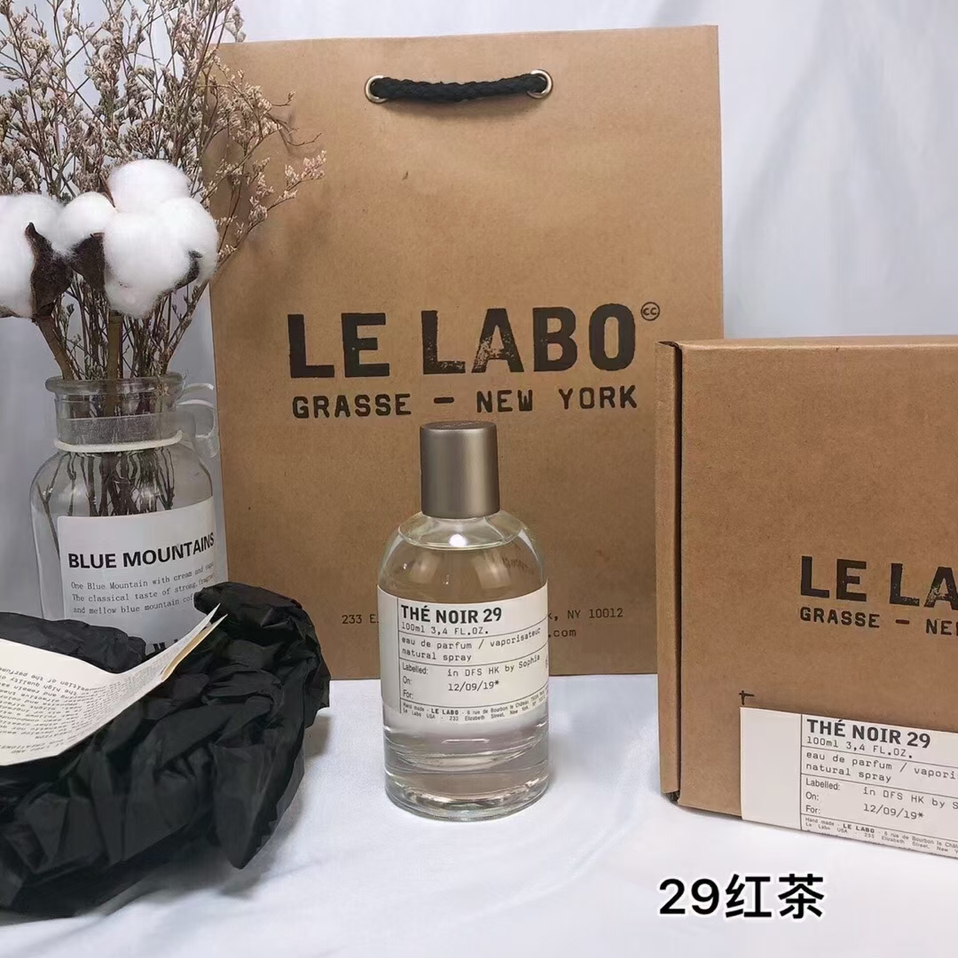 专柜版各💰80包邮
专柜版本，美国小众沙龙 Le Labo香水实验室香水100ml，现货10个味道。。10号东京，13号别样，19号浆果，22号香柠檬，24号广藿香，28号首尔，29号红茶，31号玫瑰，33号檀香木，39号鸢尾草，46号香根草。