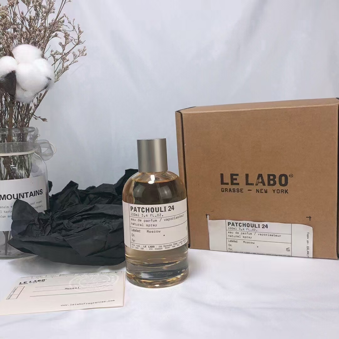 专柜版各💰80包邮
专柜版本，美国小众沙龙 Le Labo香水实验室香水100ml，现货10个味道。。10号东京，13号别样，19号浆果，22号香柠檬，24号广藿香，28号首尔，29号红茶，31号玫瑰，33号檀香木，39号鸢尾草，46号香根草。