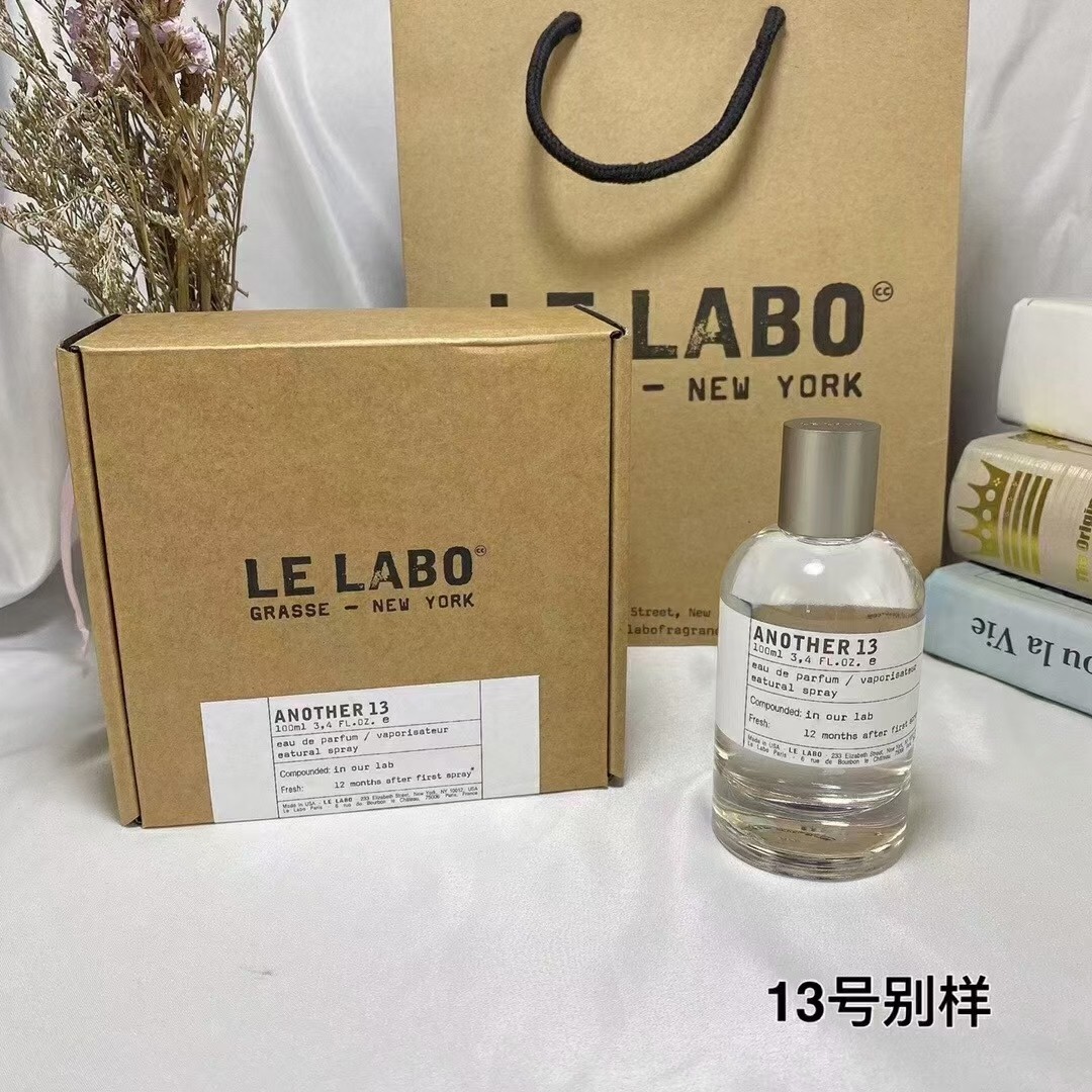 专柜版各💰80包邮
专柜版本，美国小众沙龙 Le Labo香水实验室香水100ml，现货10个味道。。10号东京，13号别样，19号浆果，22号香柠檬，24号广藿香，28号首尔，29号红茶，31号玫瑰，33号檀香木，39号鸢尾草，46号香根草。