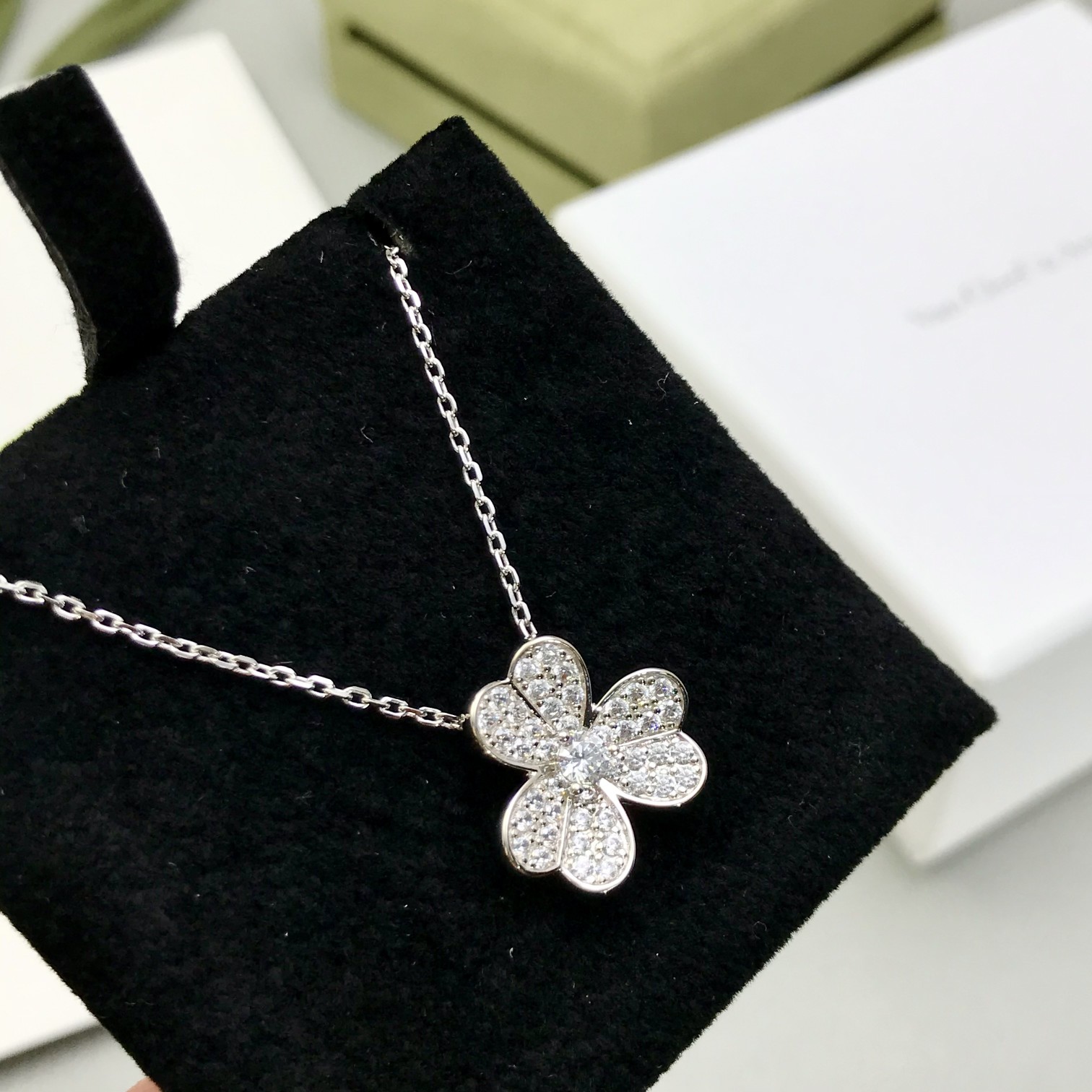 Van Cleef & Arpels vca 满钻三叶草项链 ZP万 购入开发 非常非常非常的精美 不论外观 形状 刻字细节