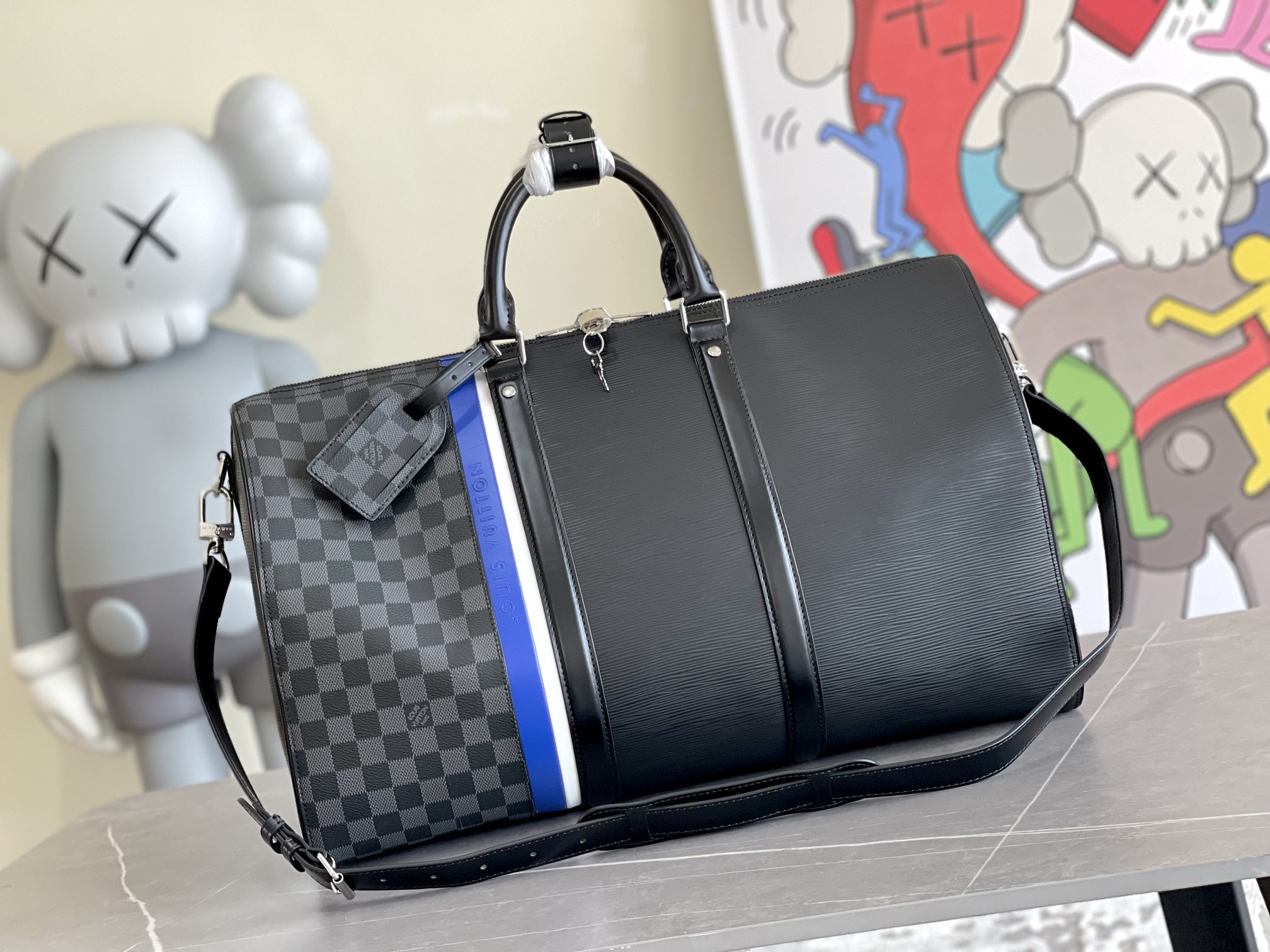 NO:186531,Authentic grade, original overseas list, supreme keepall travel bag 45cm M56660, super popular, Louis Vuitton~supreme travel bag, a joint cooperation model for the first-tier international brand Louis Vuitton and a trendy street brand, a keppall 45cm travel bag made of EPl water rippling cowhide, the bag model in this joint series is the most eye-catching for L family, such a style can be said to be breakthrough, unique and lively, making the classic design and shape show a unique charm size 45x27x20cm, authentic LV, louis vuitton, louis vuitton, louis vuitton, louis vuitton, cowhide19860909正品级 海外原单,supreme keepall旅行袋45cm M56660 超火爆 让你们久等的Louis Vuitton~supreme 旅行袋 一线国际大牌路易威登与街头一线品牌潮牌联名合作款 由EPl水波纹牛皮制作而成的keppall 45cm旅行袋 此次联名系列中的包款是最引人注目的 对于L家来说这样的风格可以说是突破性的 风格独特活泼 使经典设计造型展现别样魅力 size 45x27x20cm,正品级LV,louis vuitton,louis vuitton,louis vuitton,louis vuitton,cowhide,Bag