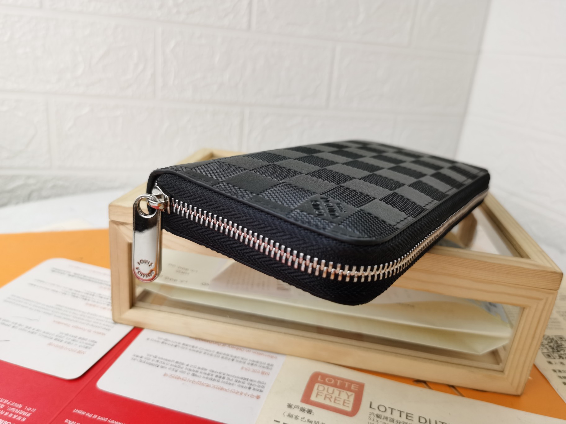 モノグラム帆布ラウンドファスナー財布 M60017 ブラック