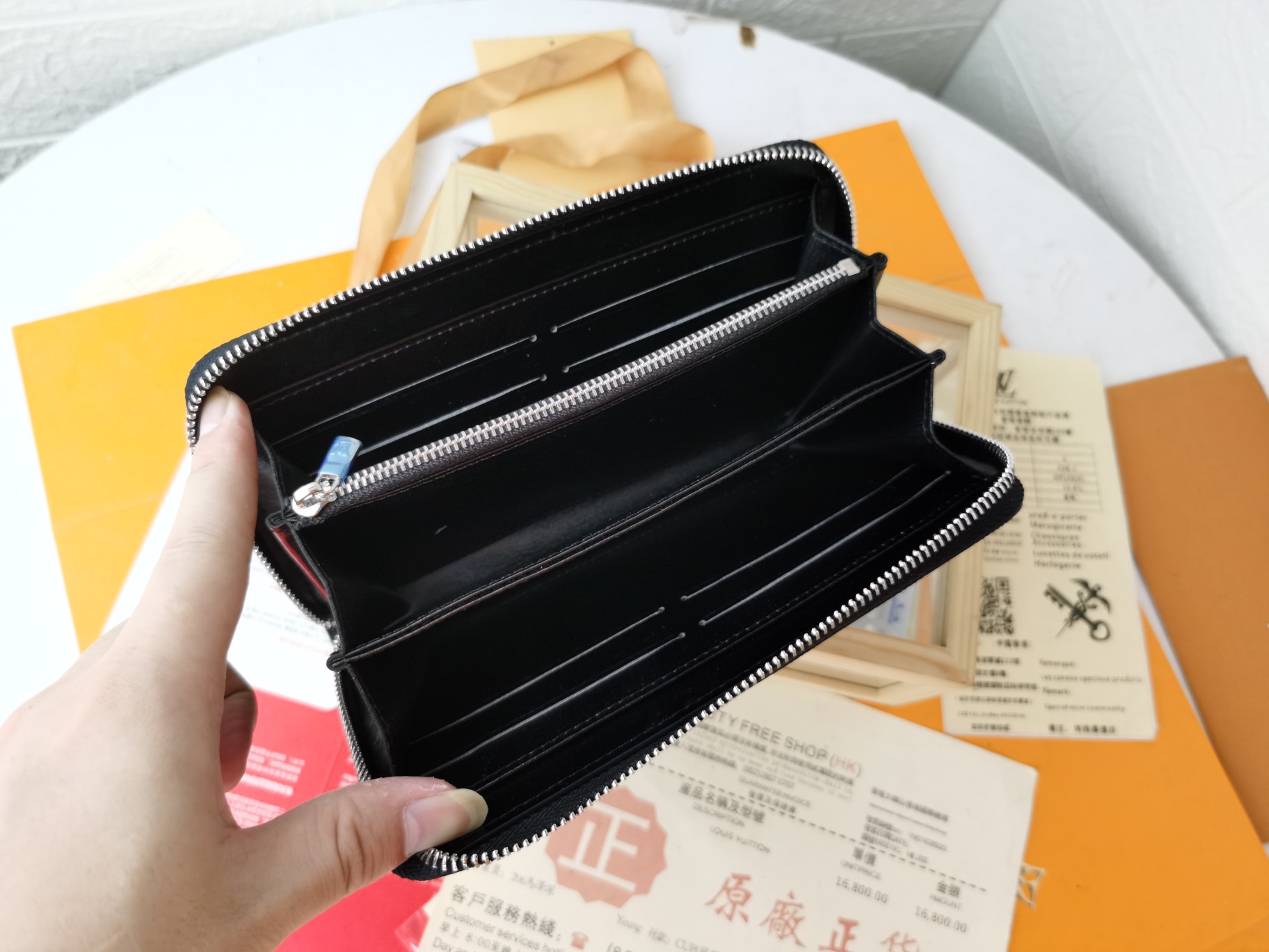 モノグラム帆布ラウンドファスナー財布 M60017 ブラック