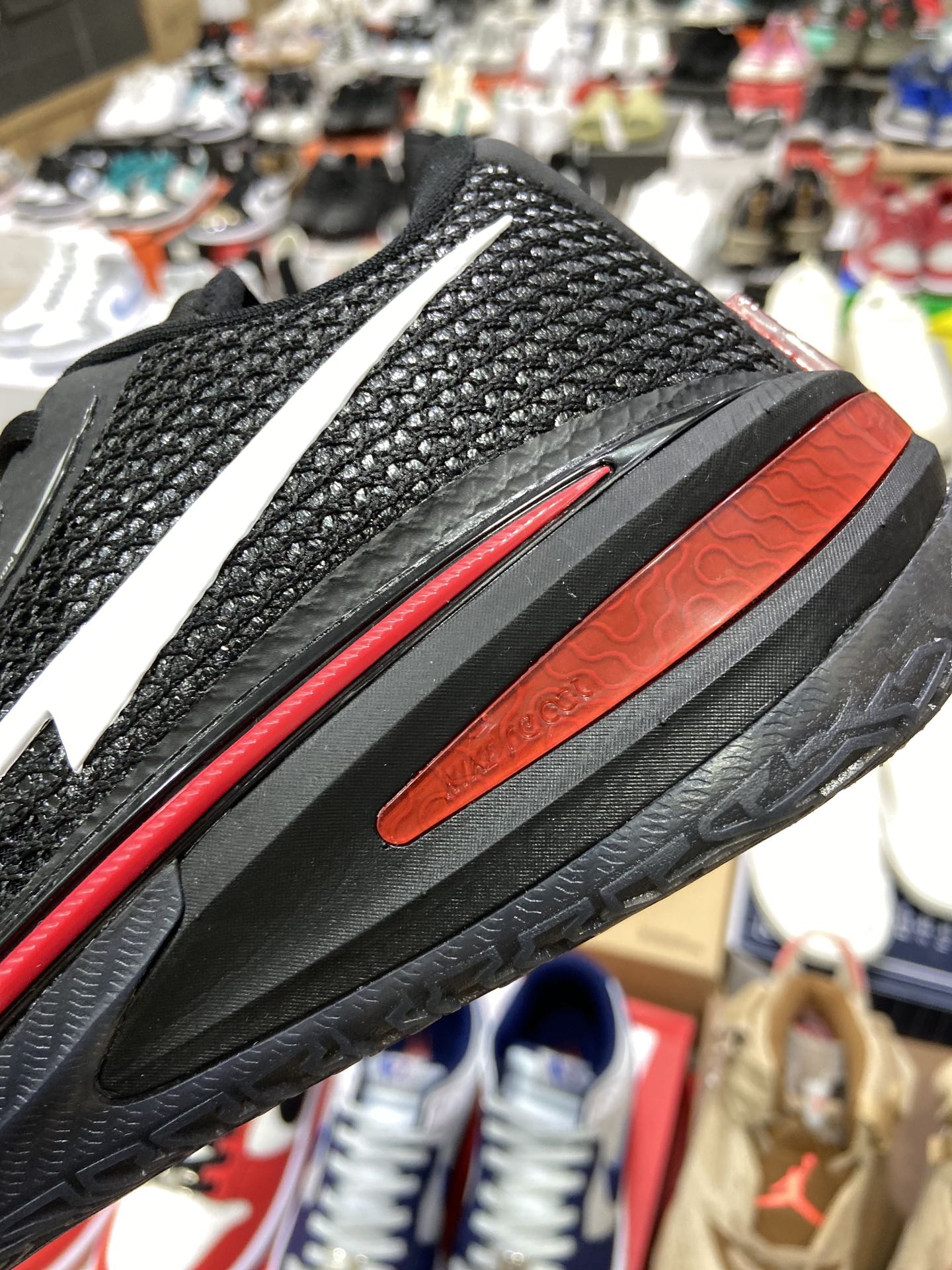 240 耐克Nike Air Zoom G.T.Cut G.T. Cut专为力求在场上大展身手的篮球运动员CZ0176-003