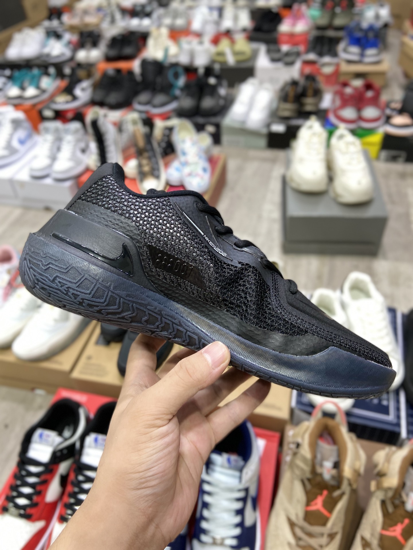 240 耐克Nike Air Zoom G.T.Cut男女篮球鞋 G.T. Cut专为力求在场上大展身手的篮球运动员打造该鞋款脚感轻盈CZ0176-001