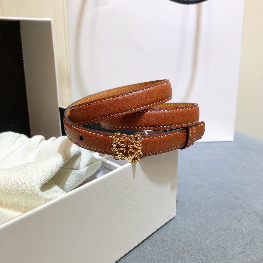 Loewe✨罗意威 2020Sss秋冬新款 光滑小牛皮腰带 外缝线窄版对比色缝线衿腰带 配有 L 字母组