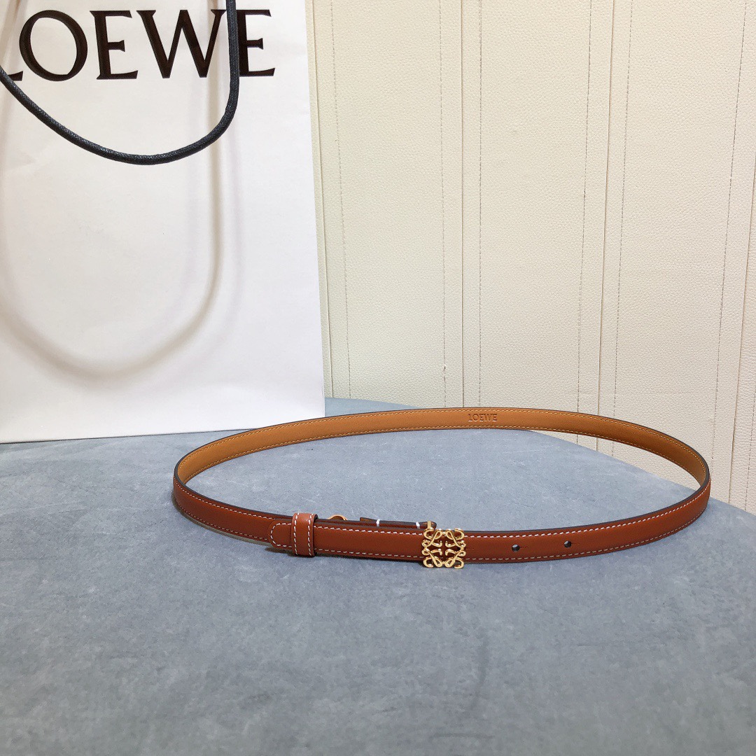 Loewe✨罗意威 2020Sss秋冬新款 光滑小牛皮腰带 外缝线窄版对比色缝线衿腰带 配有 L 字母组