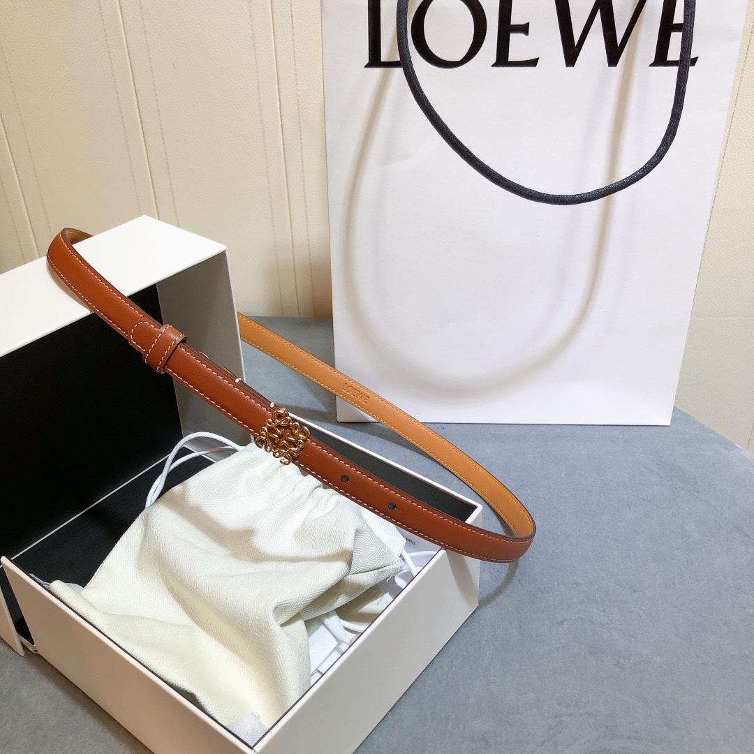 Loewe✨罗意威 2020Sss秋冬新款 光滑小牛皮腰带 外缝线窄版对比色缝线衿腰带 配有 L 字母组