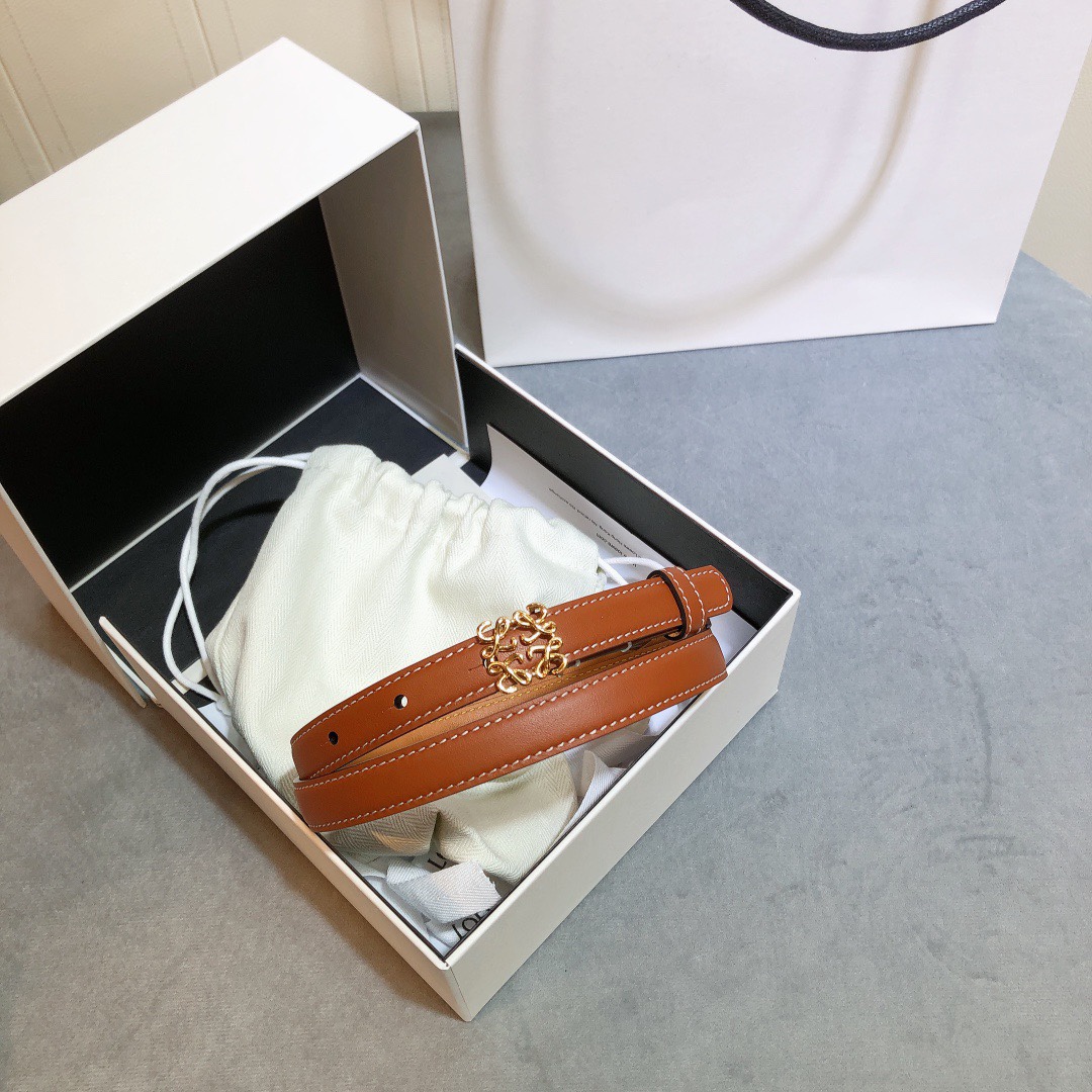 Loewe✨罗意威 2020Sss秋冬新款 光滑小牛皮腰带 外缝线窄版对比色缝线衿腰带 配有 L 字母组