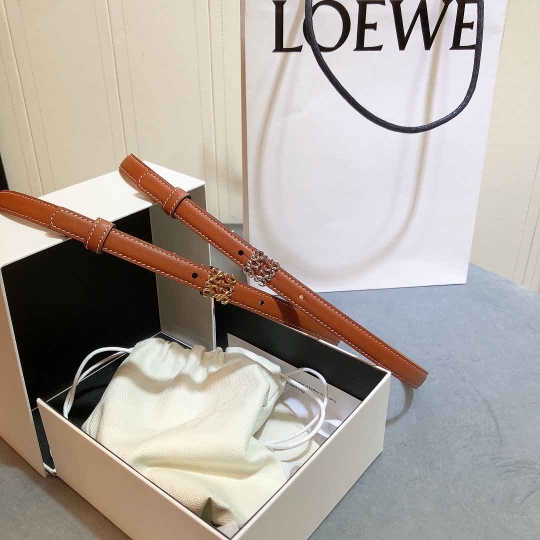 Loewe✨罗意威 2020Sss秋冬新款 光滑小牛皮腰带 外缝线窄版对比色缝线衿腰带 配有 L 字母组