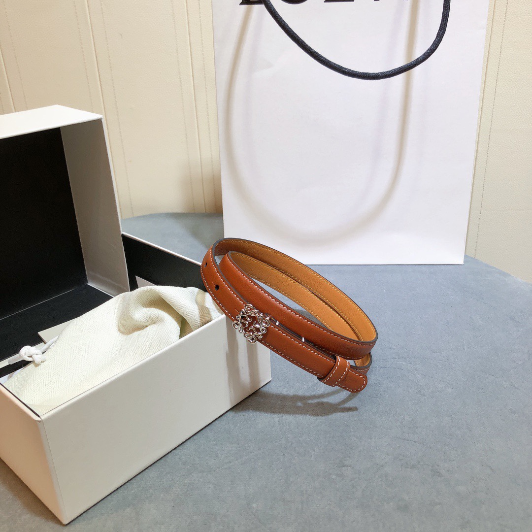 Loewe✨罗意威 2020Sss秋冬新款 光滑小牛皮腰带 外缝线窄版对比色缝线衿腰带 配有 L 字母组