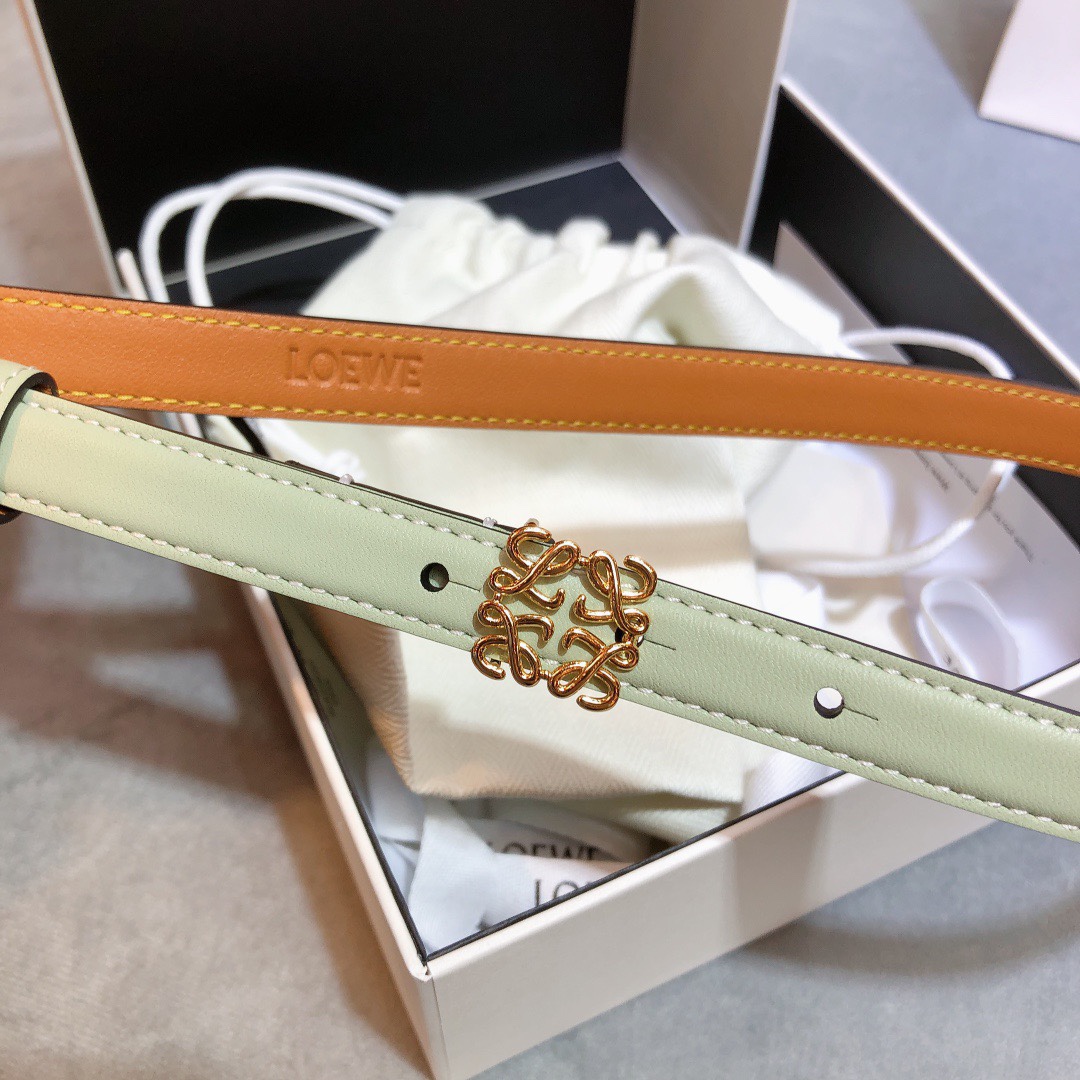 Loewe✨罗意威 2020Sss秋冬新款 光滑小牛皮腰带 外缝线窄版对比色缝线衿腰带 配有 L 字母组