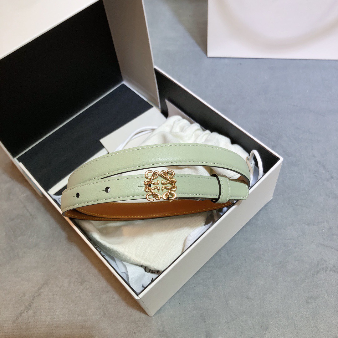 Loewe✨罗意威 2020Sss秋冬新款 光滑小牛皮腰带 外缝线窄版对比色缝线衿腰带 配有 L 字母组
