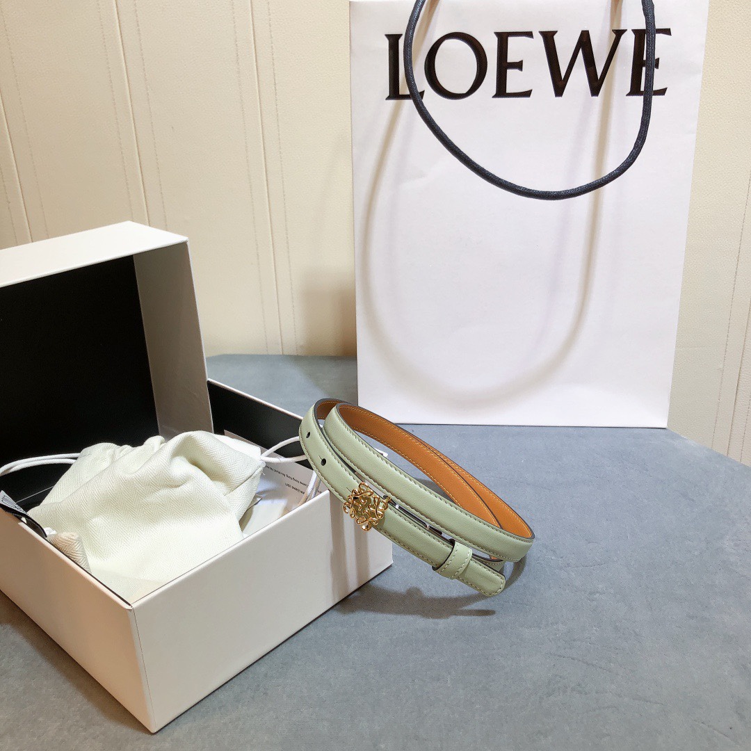Loewe✨罗意威 2020Sss秋冬新款 光滑小牛皮腰带 外缝线窄版对比色缝线衿腰带 配有 L 字母组
