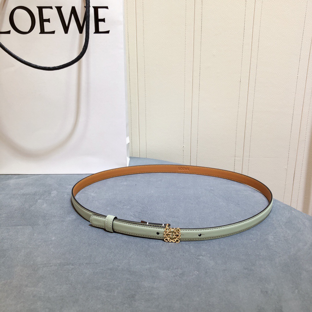 Loewe✨罗意威 2020Sss秋冬新款 光滑小牛皮腰带 外缝线窄版对比色缝线衿腰带 配有 L 字母组
