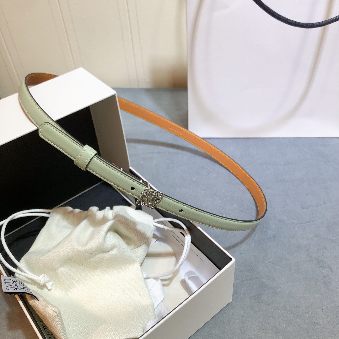 Loewe✨罗意威 2020Sss秋冬新款 光滑小牛皮腰带 外缝线窄版对比色缝线衿腰带 配有 L 字母组