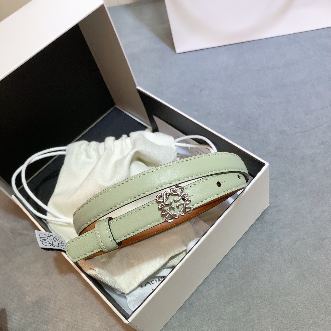 Loewe✨罗意威 2020Sss秋冬新款 光滑小牛皮腰带 外缝线窄版对比色缝线衿腰带 配有 L 字母组