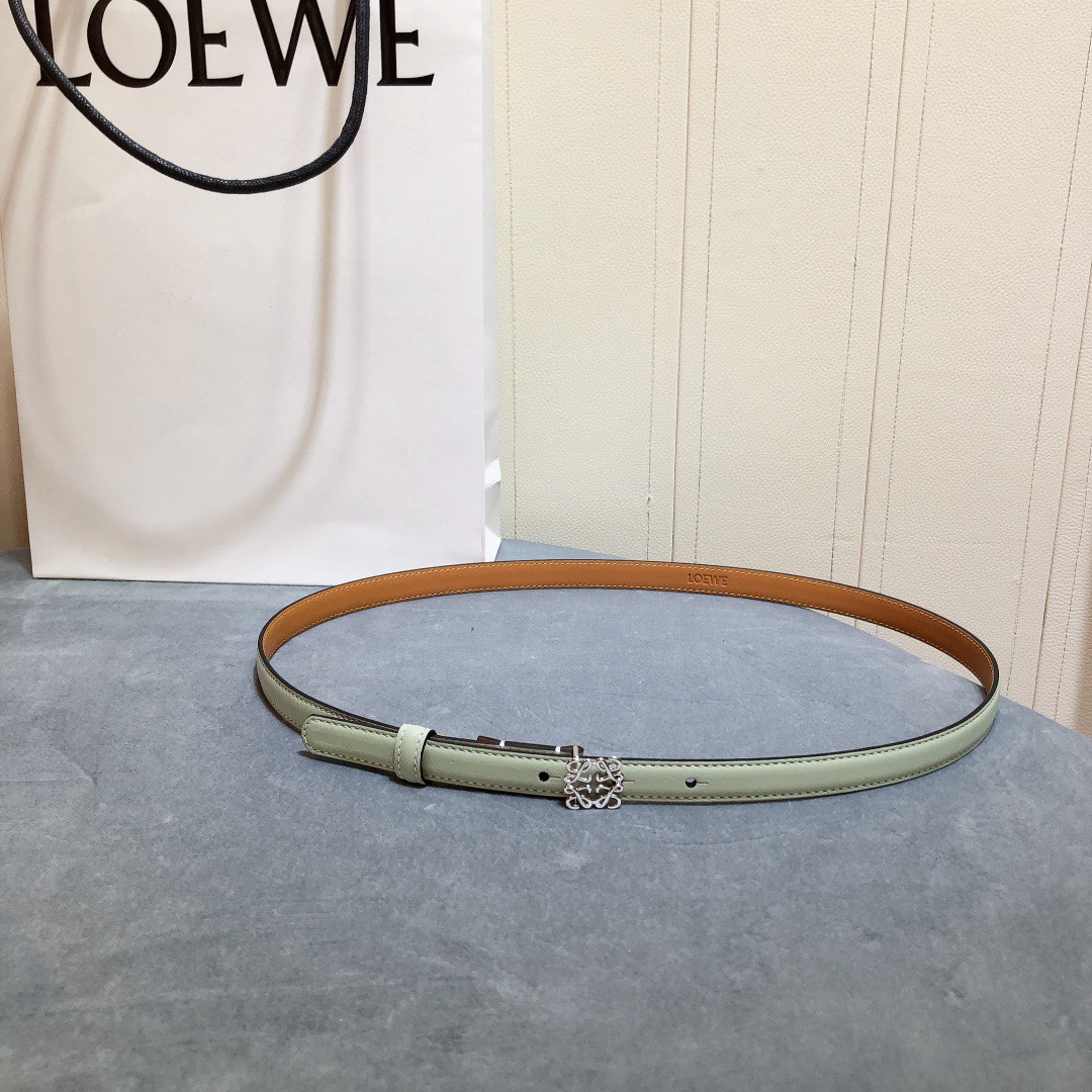 Loewe✨罗意威 2020Sss秋冬新款 光滑小牛皮腰带 外缝线窄版对比色缝线衿腰带 配有 L 字母组