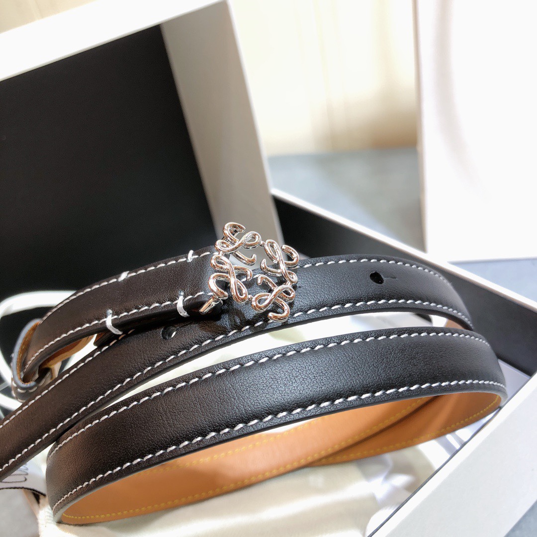 Loewe✨罗意威 2020Sss秋冬新款 光滑小牛皮腰带 外缝线窄版对比色缝线衿腰带 配有 L 字母组