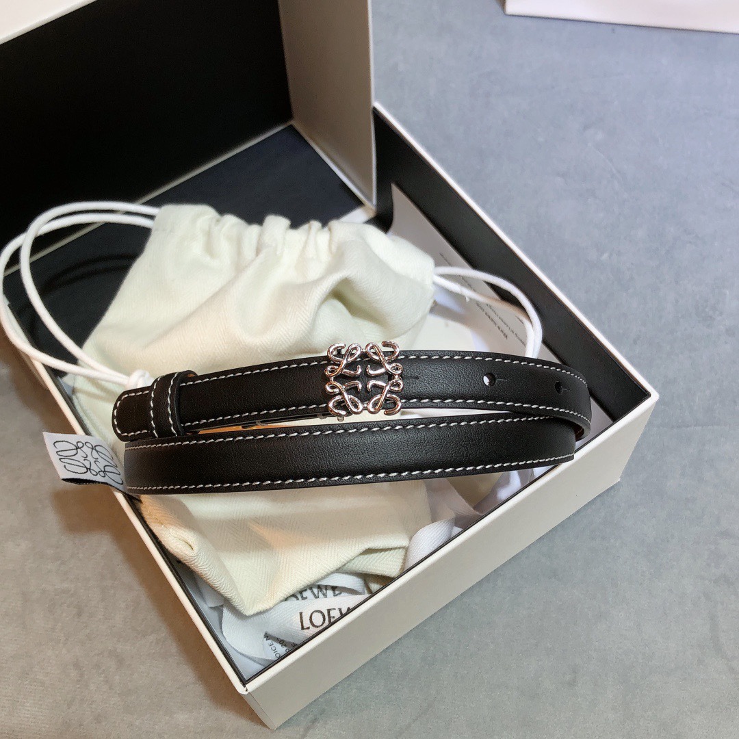 Loewe✨罗意威 2020Sss秋冬新款 光滑小牛皮腰带 外缝线窄版对比色缝线衿腰带 配有 L 字母组