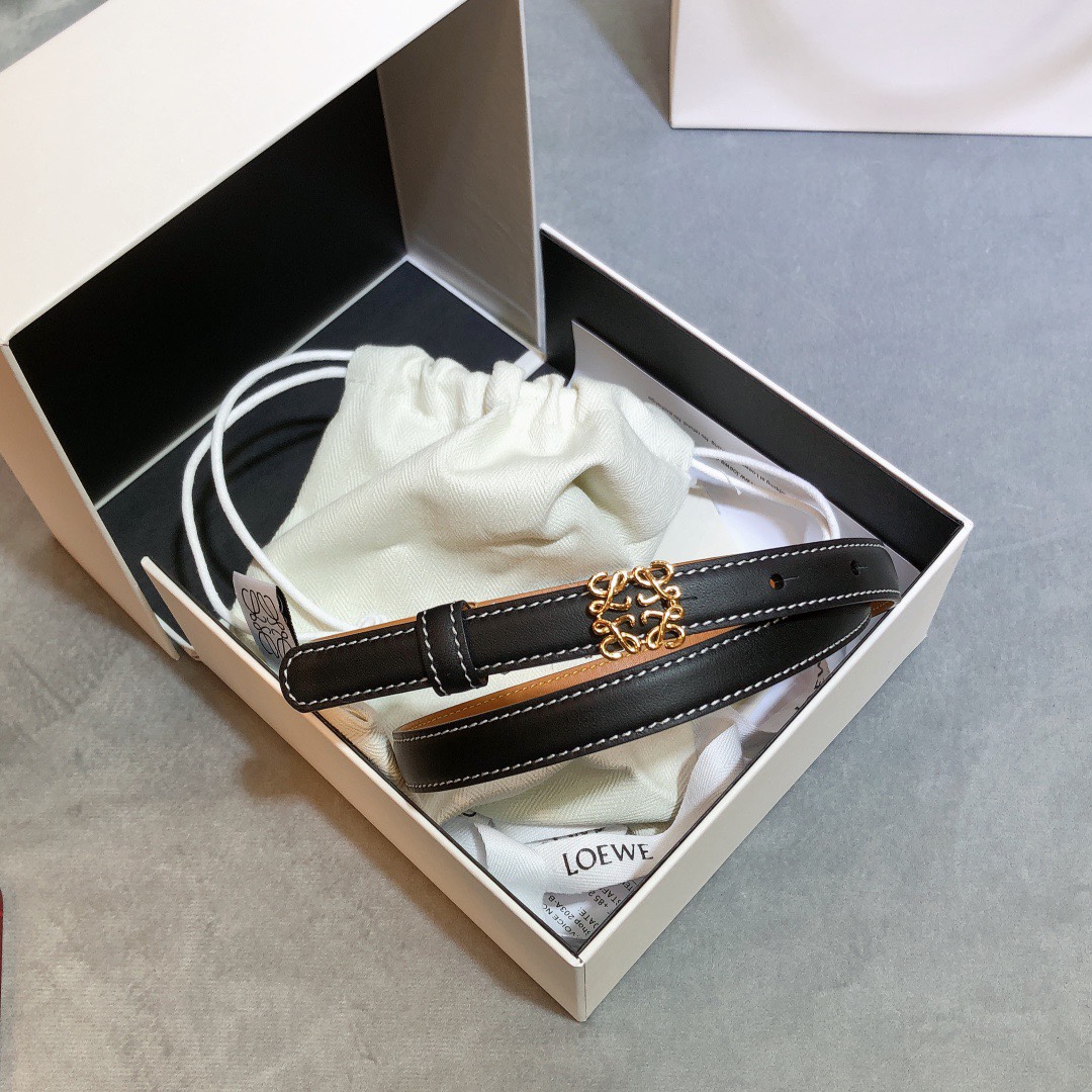 Loewe✨罗意威 2020Sss秋冬新款 光滑小牛皮腰带 外缝线窄版对比色缝线衿腰带 配有 L 字母组