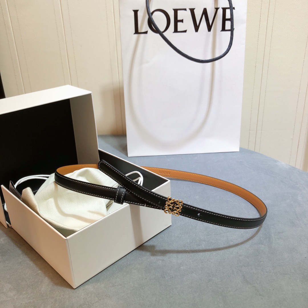 Loewe✨罗意威 2020Sss秋冬新款 光滑小牛皮腰带 外缝线窄版对比色缝线衿腰带 配有 L 字母组