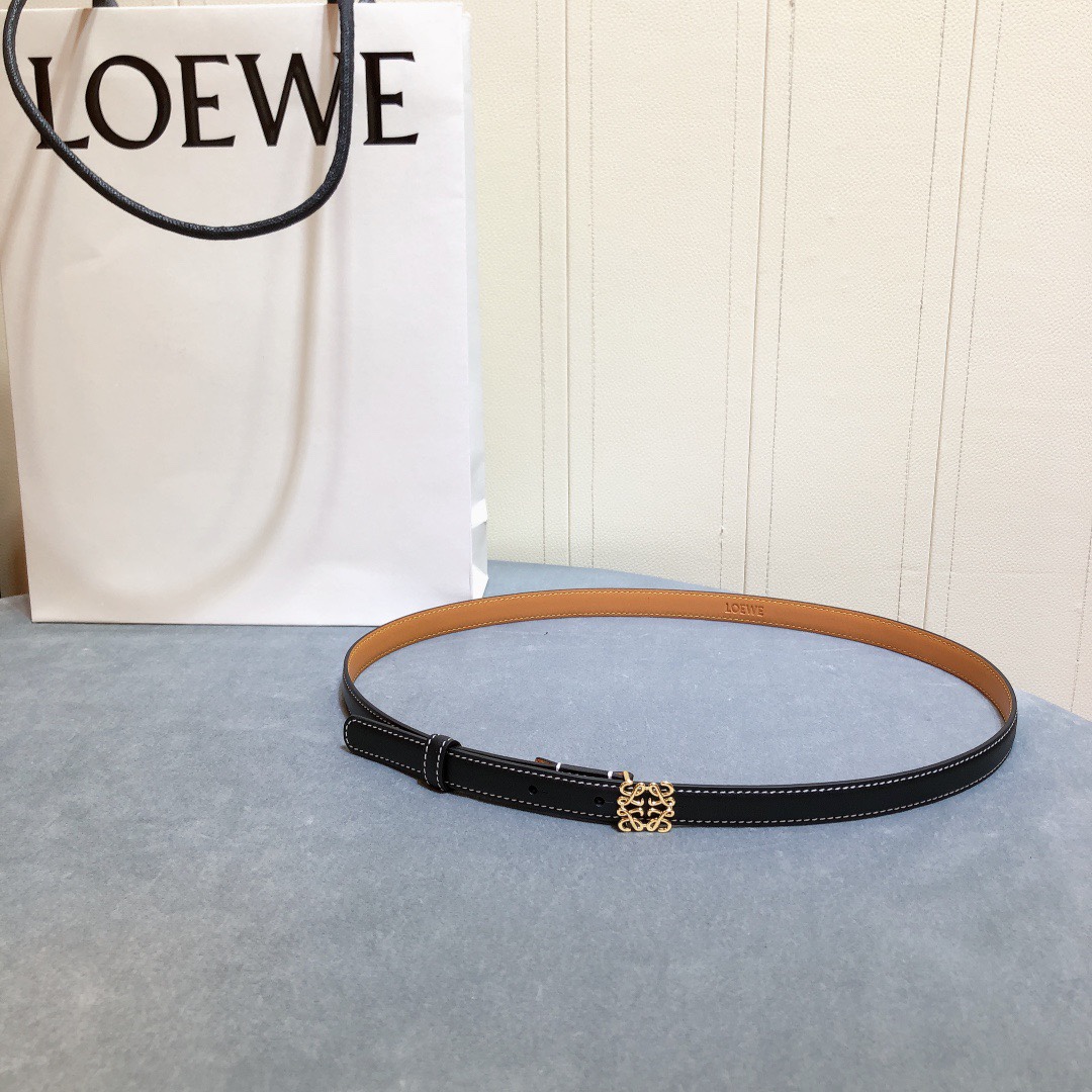 Loewe✨罗意威 2020Sss秋冬新款 光滑小牛皮腰带 外缝线窄版对比色缝线衿腰带 配有 L 字母组