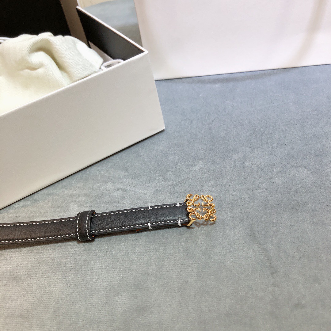 Loewe✨罗意威 2020Sss秋冬新款 光滑小牛皮腰带 外缝线窄版对比色缝线衿腰带 配有 L 字母组