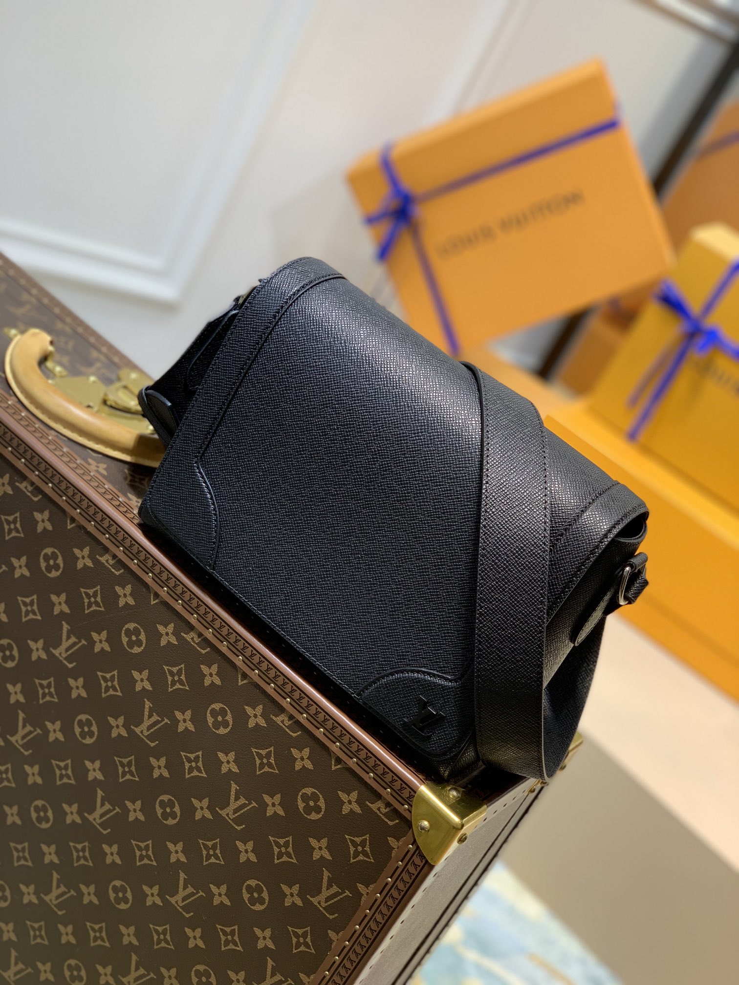Louis Vuitton LV New Flap 邮差包 M30807