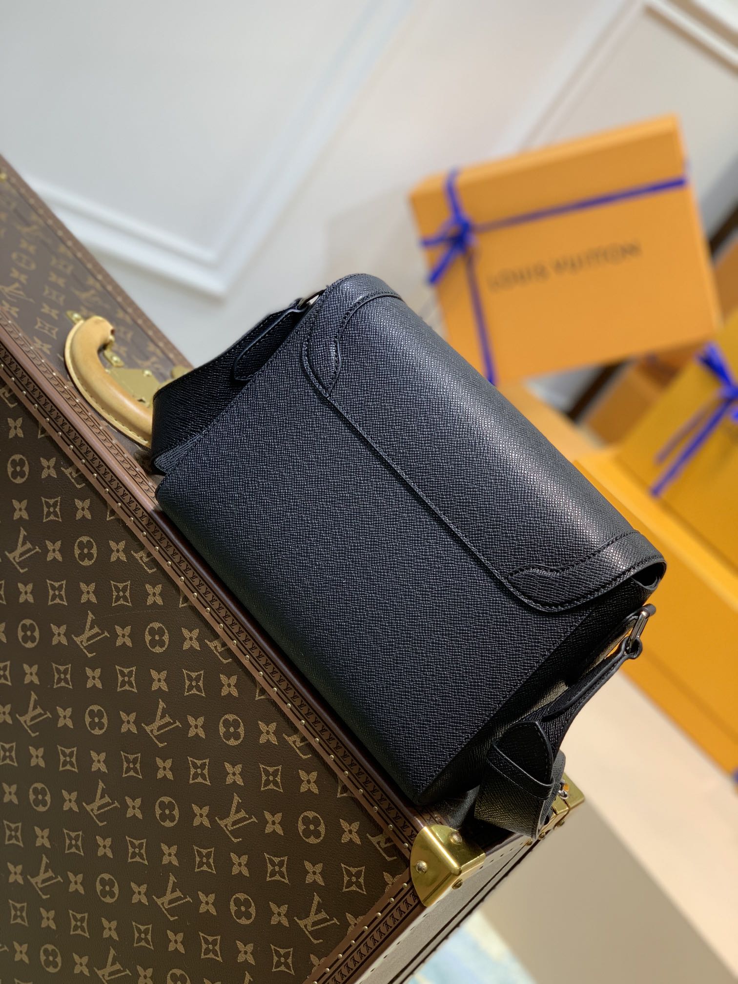 Louis Vuitton LV New Flap 邮差包 M30807