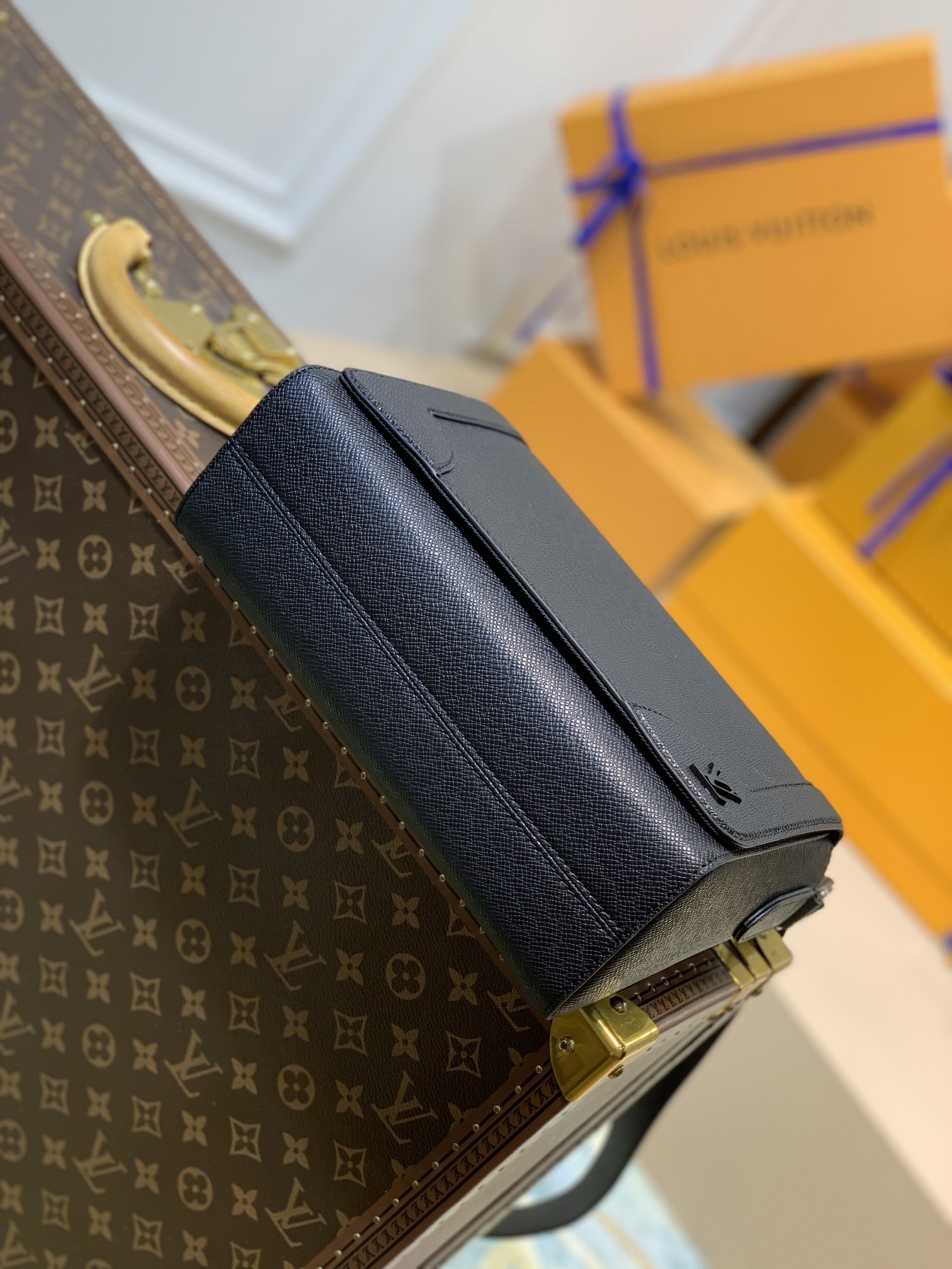 Louis Vuitton LV New Flap 邮差包 M30807