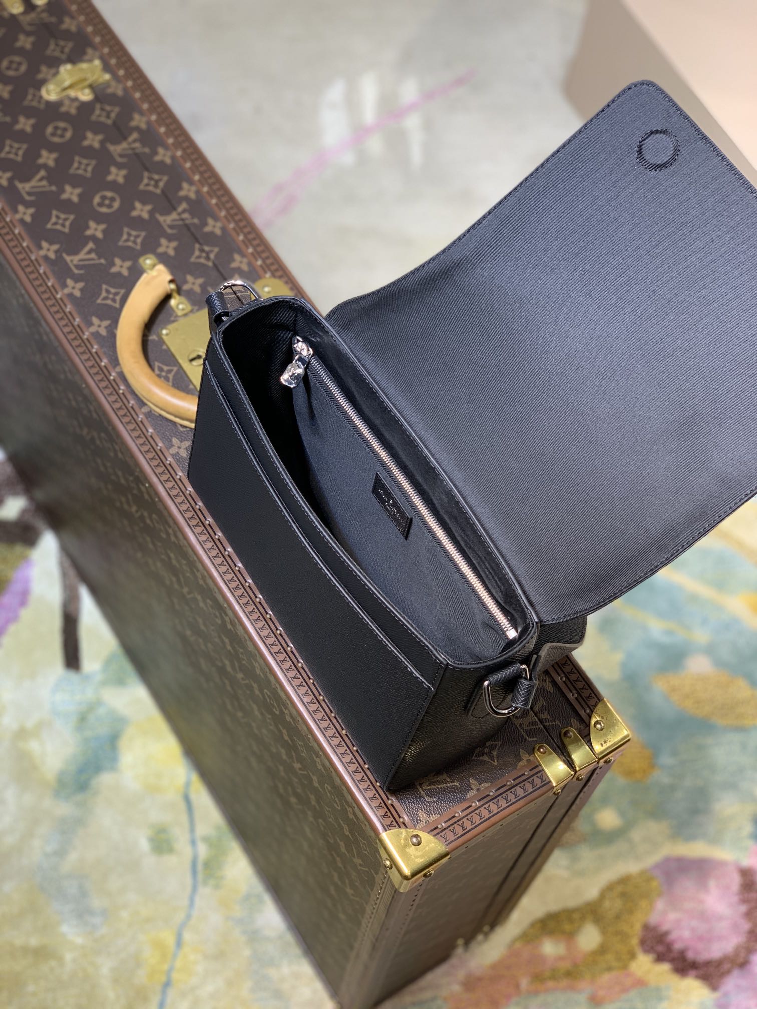 Louis Vuitton LV New Flap 邮差包 M30807