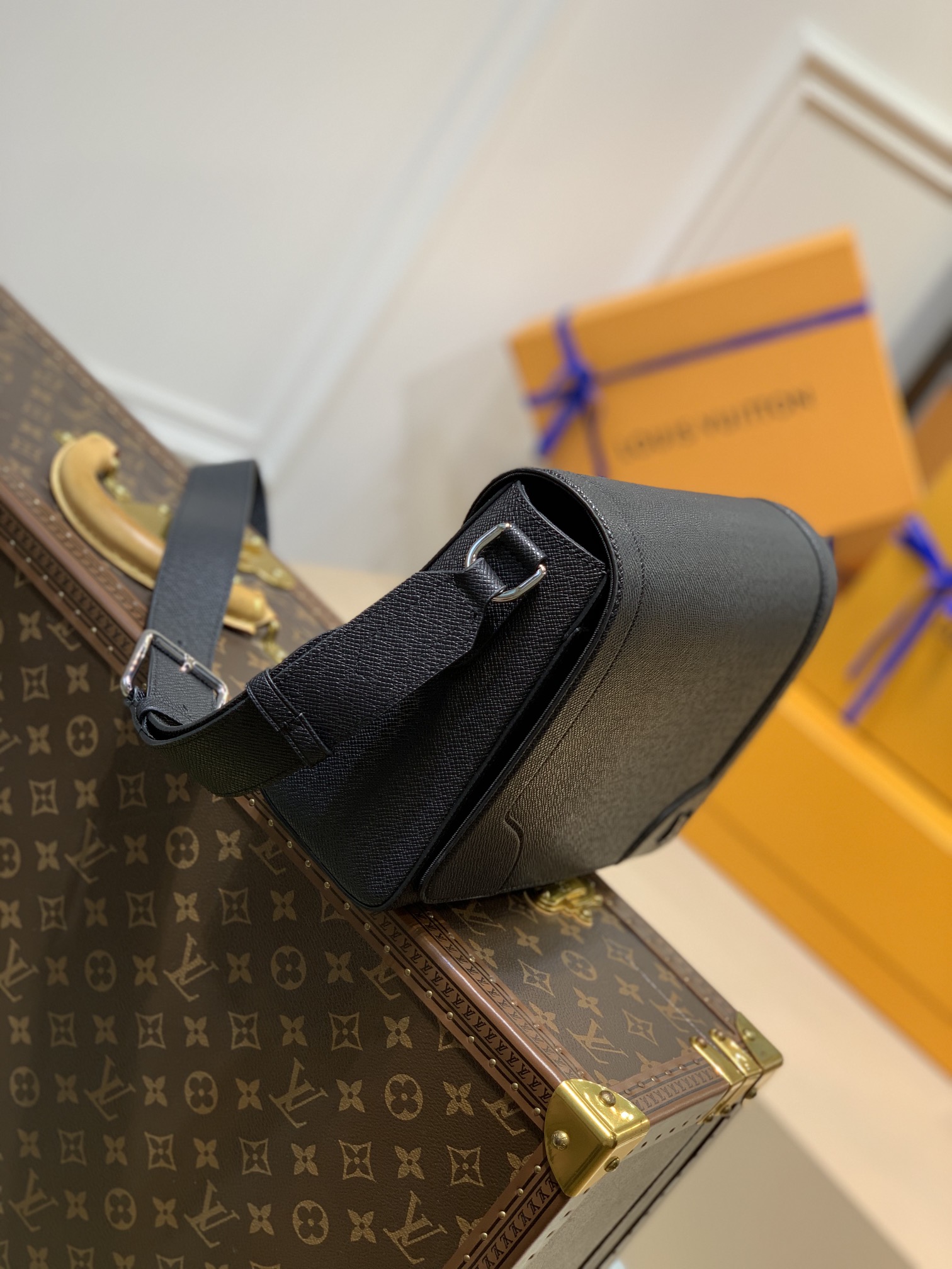 Louis Vuitton LV New Flap 邮差包 M30807