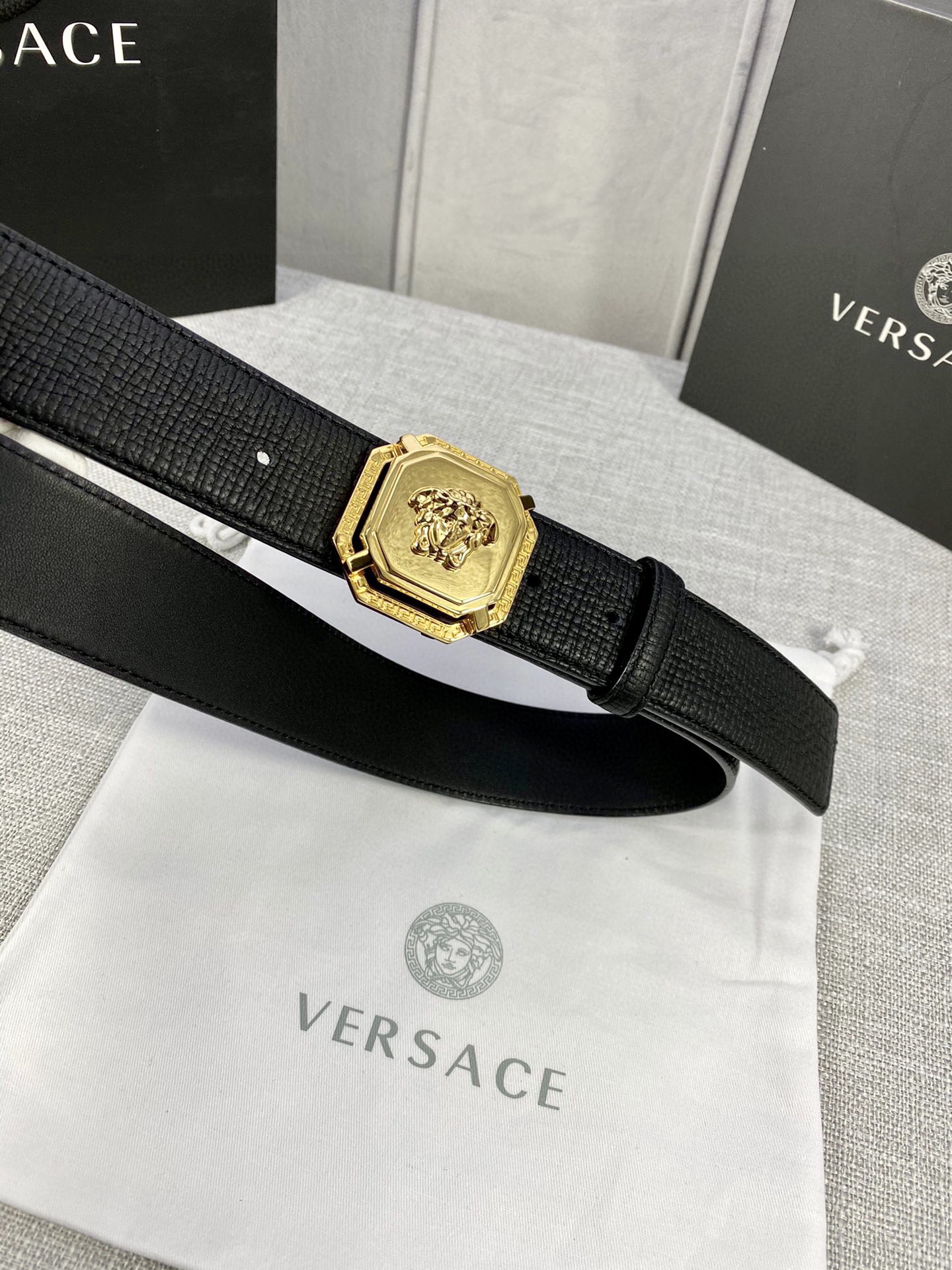 宽度4.0cm VERSACE(范思哲)采用进口万象纹牛皮-Top High Quatity Cheap Sneakers Fashion Clothing Clothes Bags handbags Shoes of all Brand wholesale With The best Quality And Beautiful Price from China Factory Chinese suppliers wholesaler seller 宽度4.0cm VERSACE(范思哲)采用进口万象纹牛皮