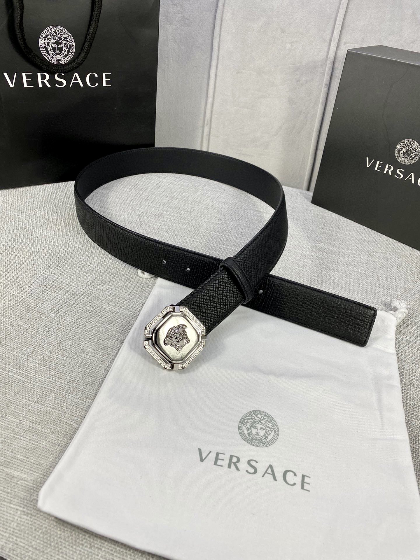 宽度4.0cm VERSACE(范思哲)采用进口万象纹牛皮-Top High Quatity Cheap Sneakers Fashion Clothing Clothes Bags handbags Shoes of all Brand wholesale With The best Quality And Beautiful Price from China Factory Chinese suppliers wholesaler seller 宽度4.0cm VERSACE(范思哲)采用进口万象纹牛皮